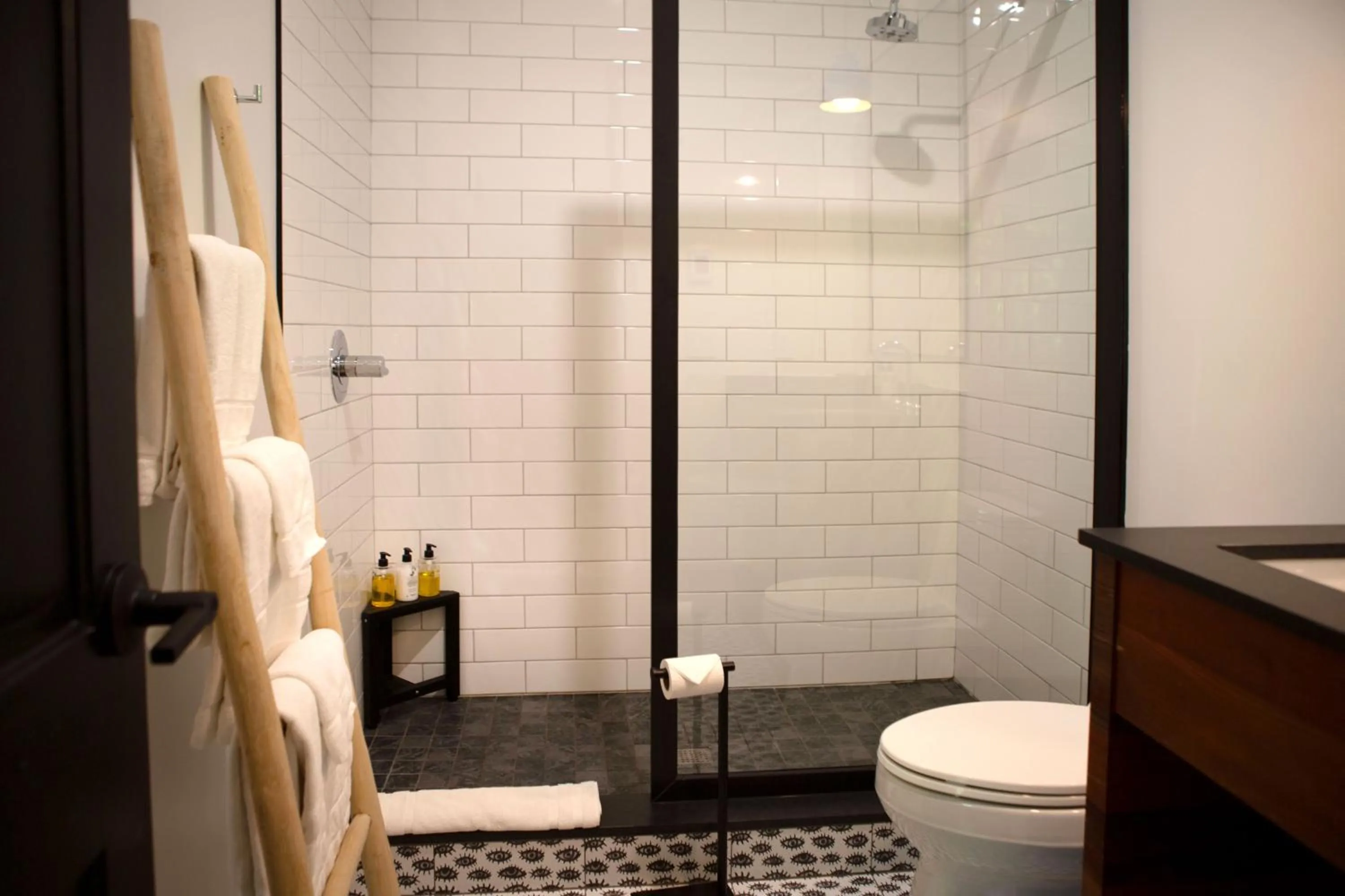 Bathroom in Woodstock Way Hotel