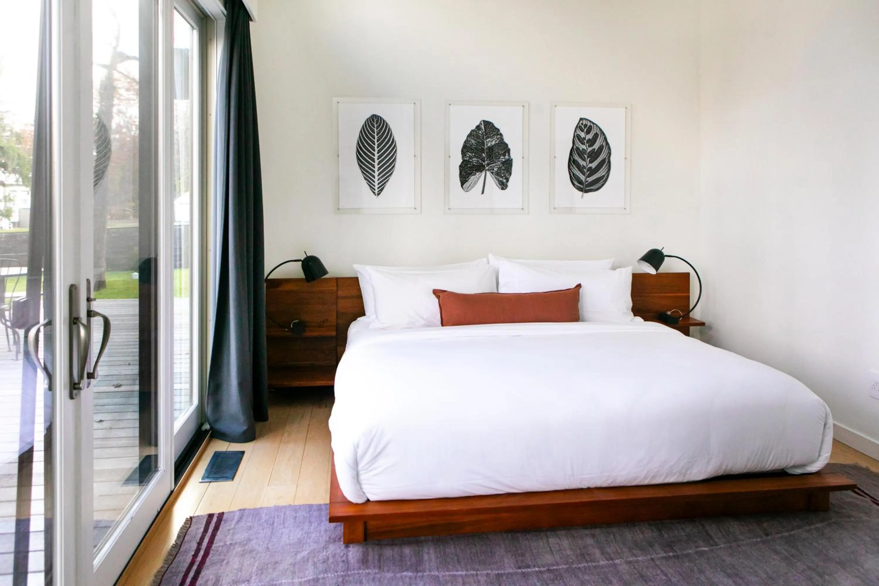 Photo of the whole room, Bed in Woodstock Way Hotel