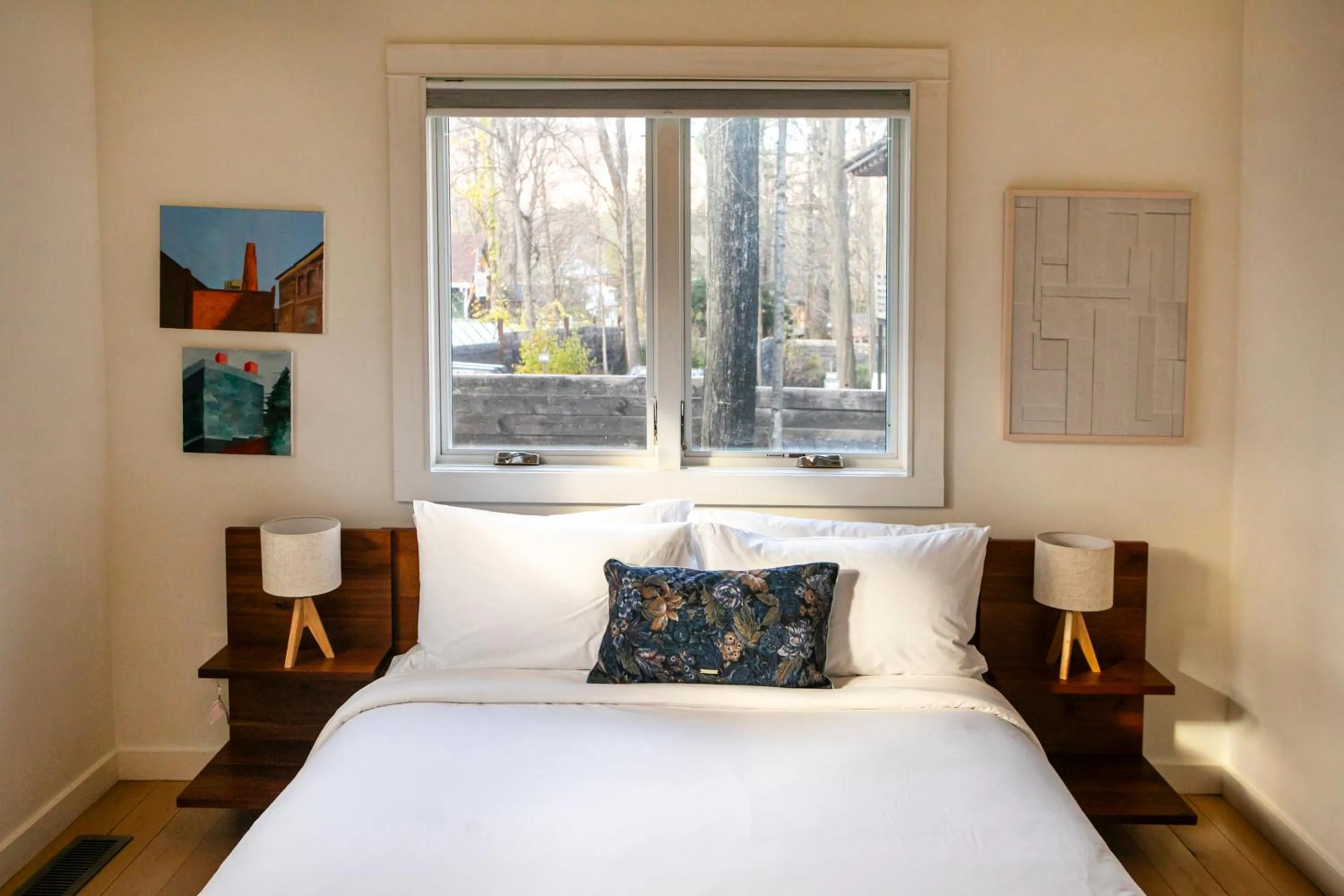 Bedroom, Bed in Woodstock Way Hotel