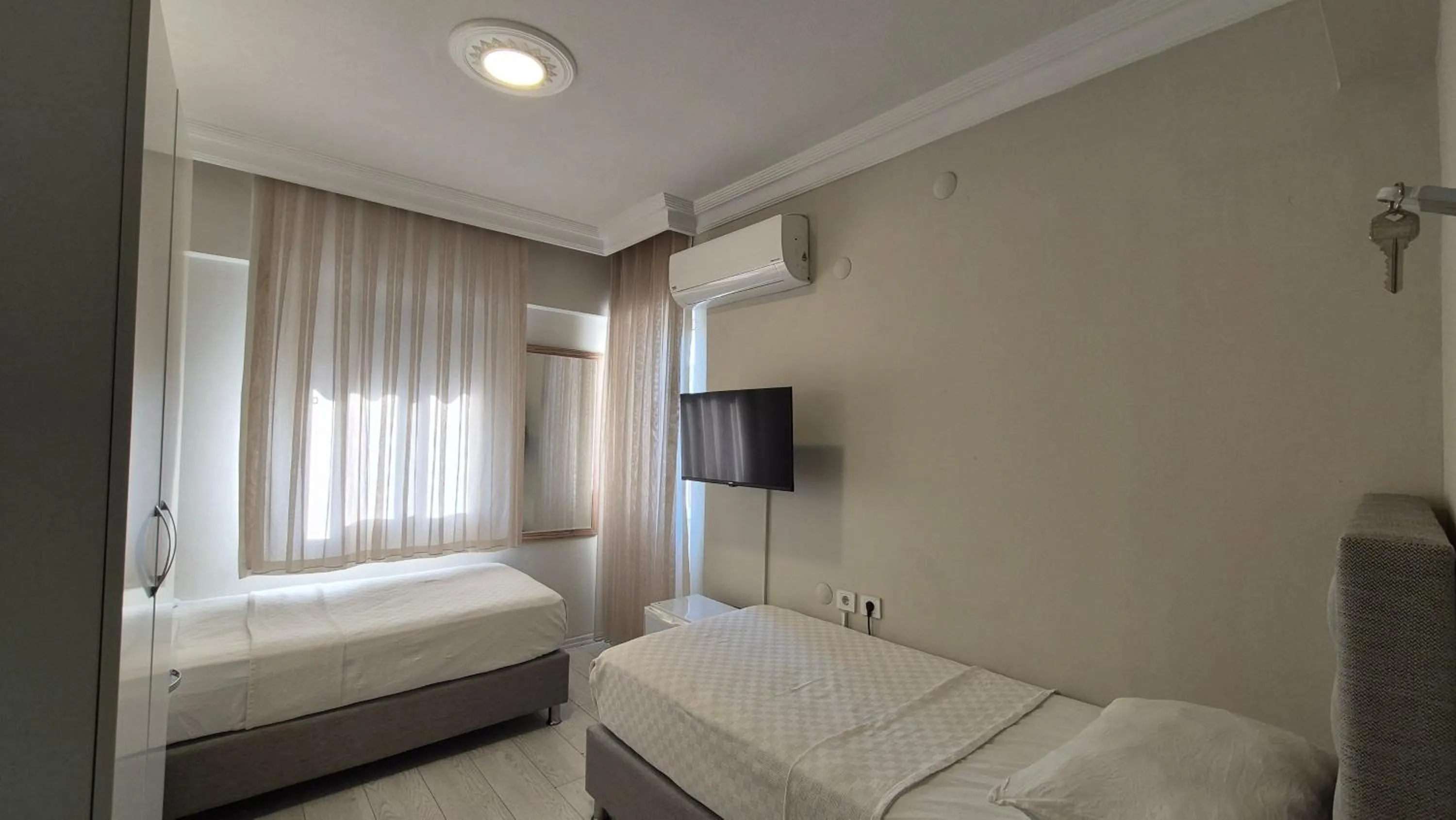 Photo of the whole room, Bed in Hikmethan Otel