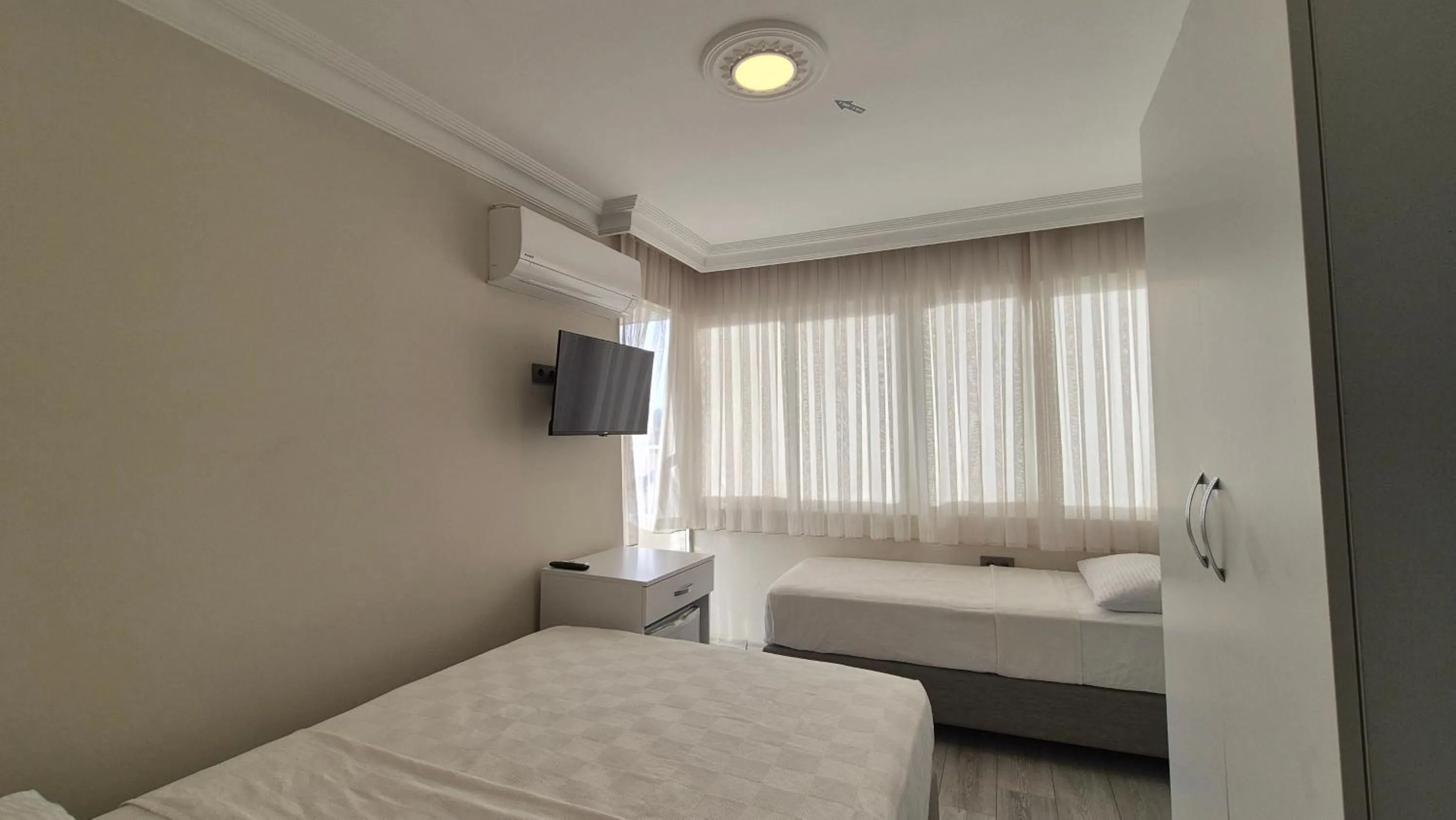 Photo of the whole room, Bed in Hikmethan Otel