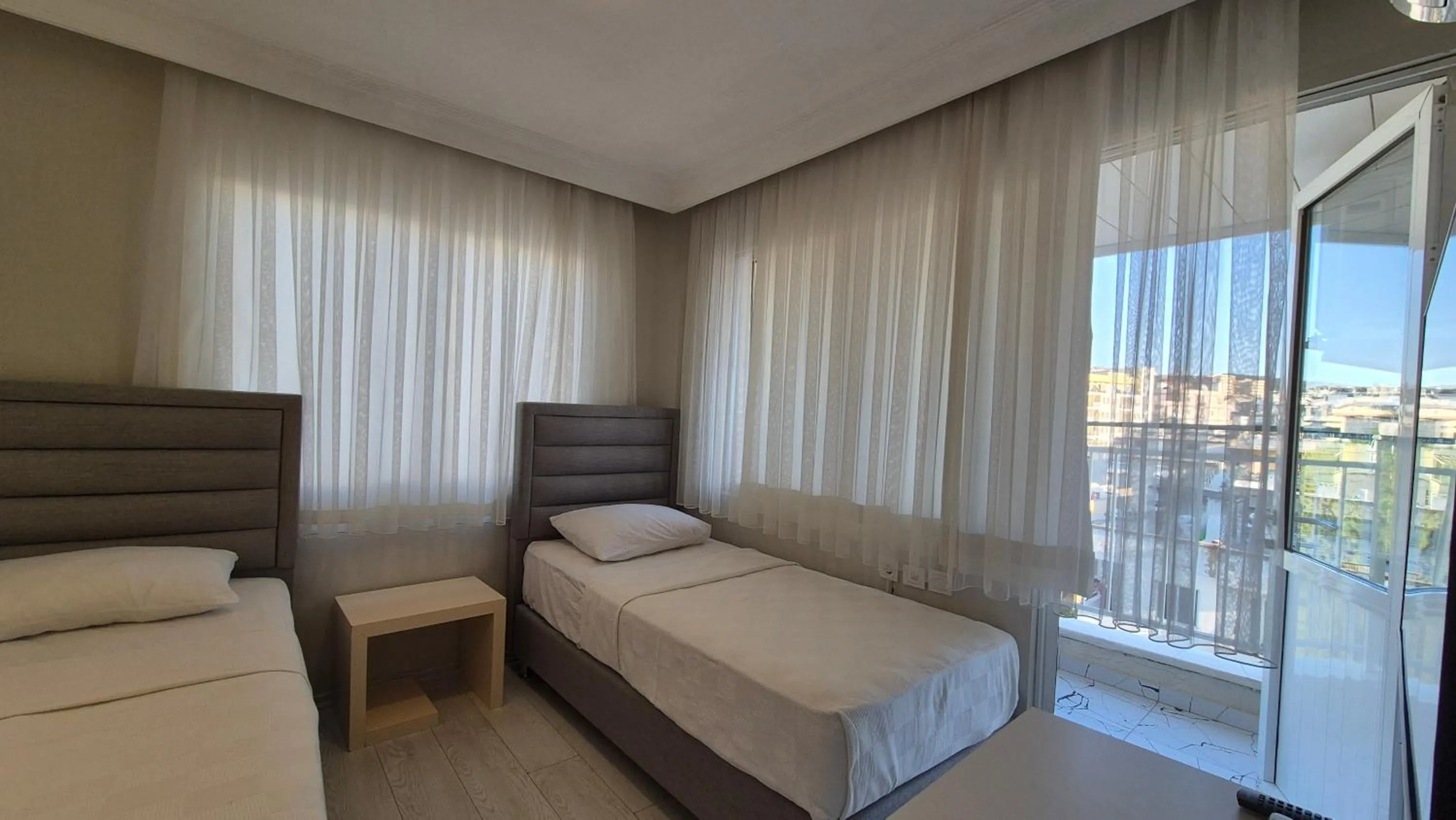 Bedroom, Bed in Hikmethan Otel