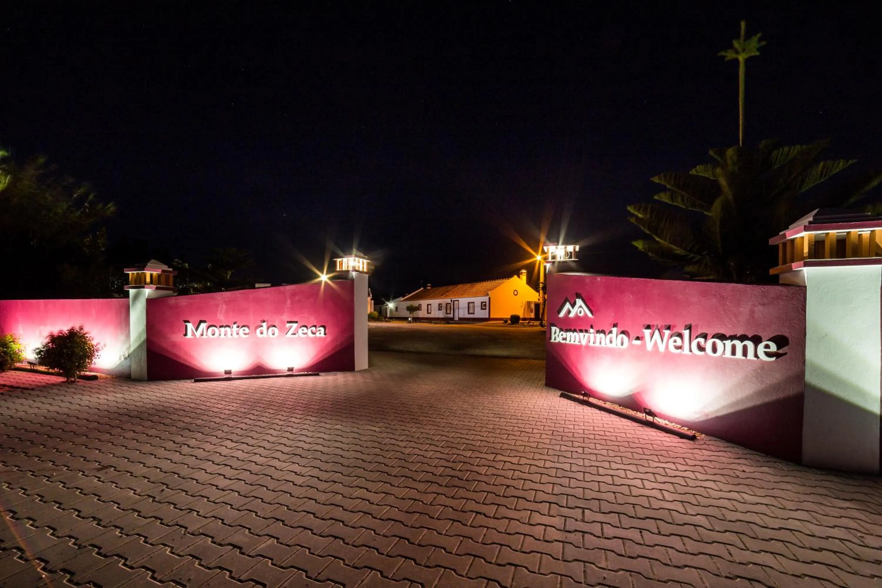 Property logo or sign in Monte do Zeca