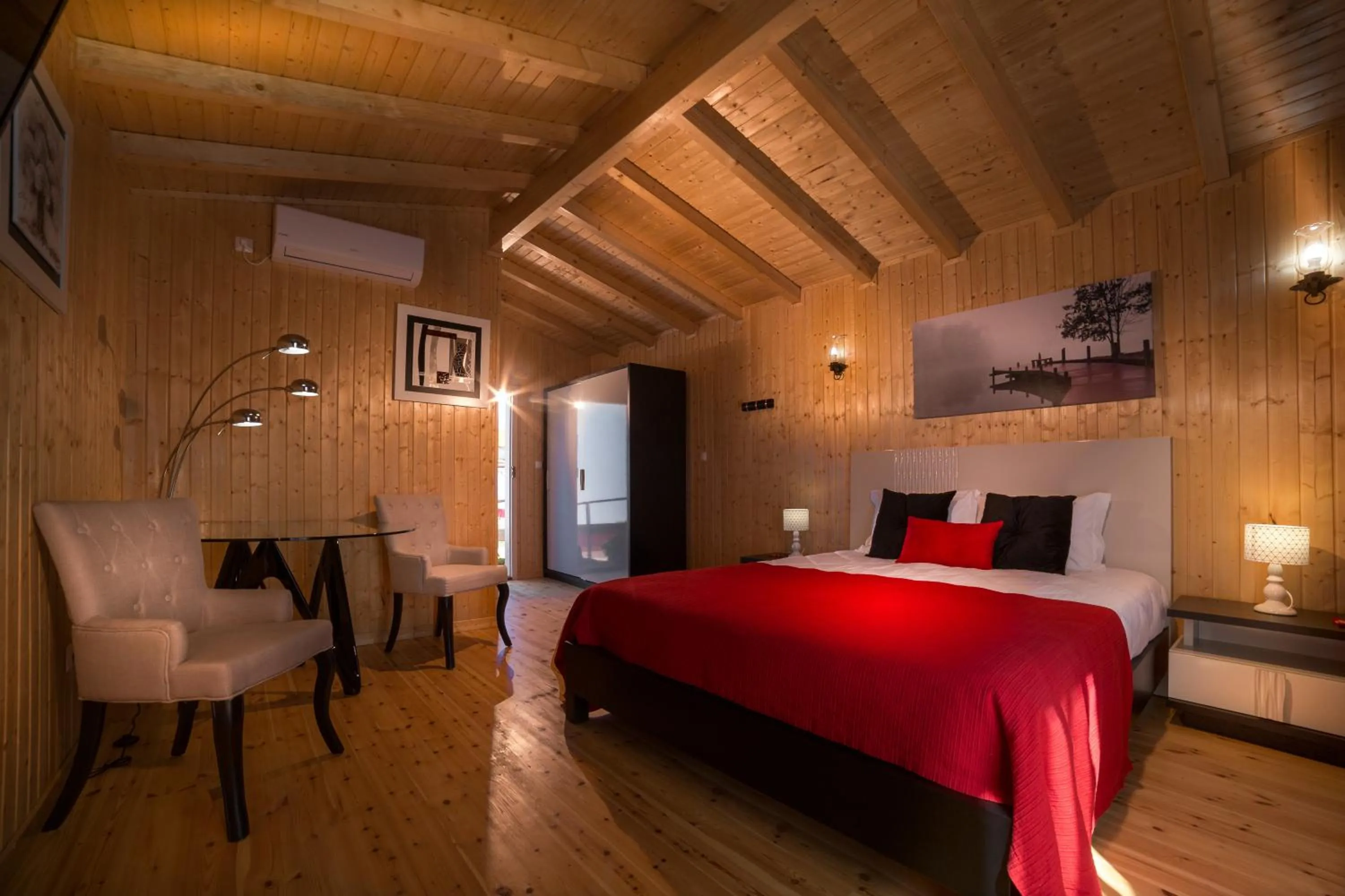 Photo of the whole room, Bed in Monte do Zeca