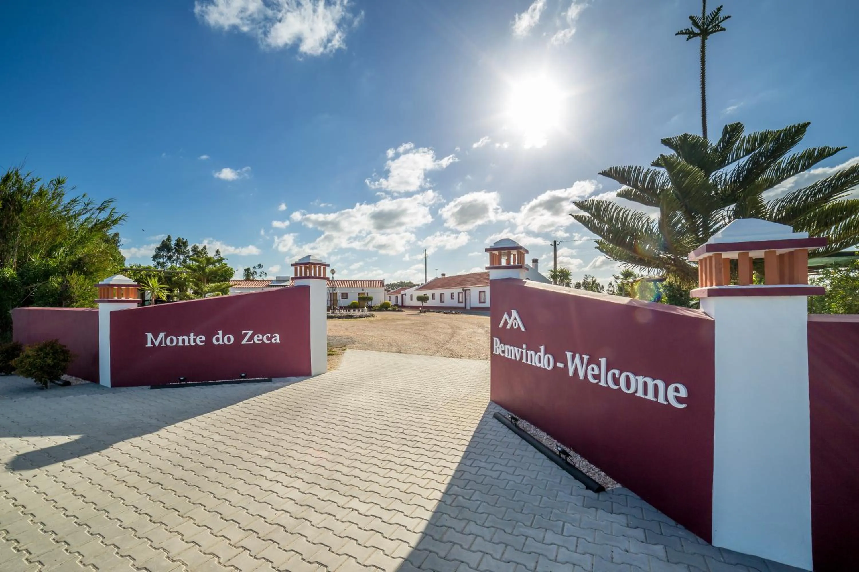 Facade/entrance in Monte do Zeca