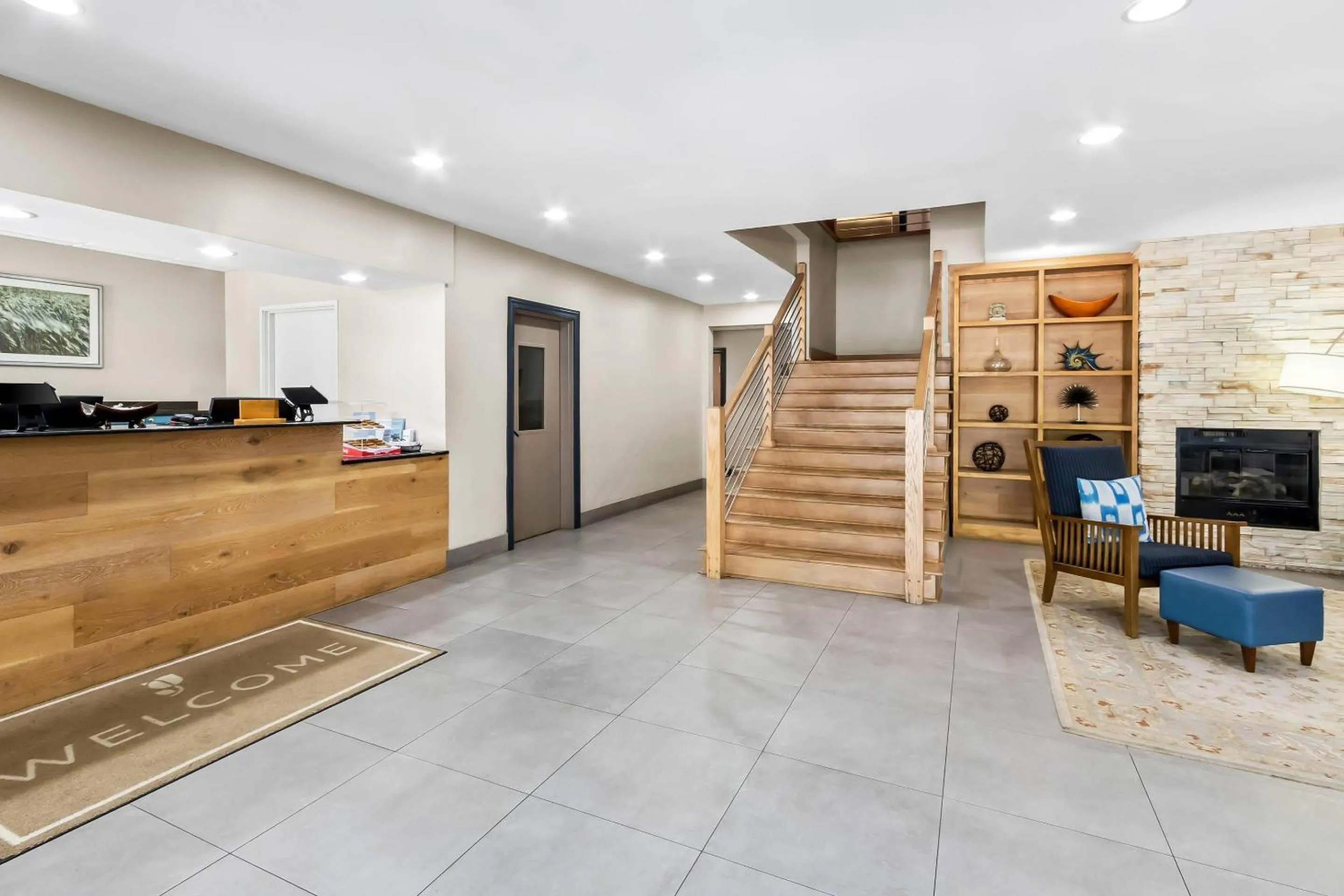 Lobby or reception in Country Inn & Suites By Radisson, Charleston North, SC