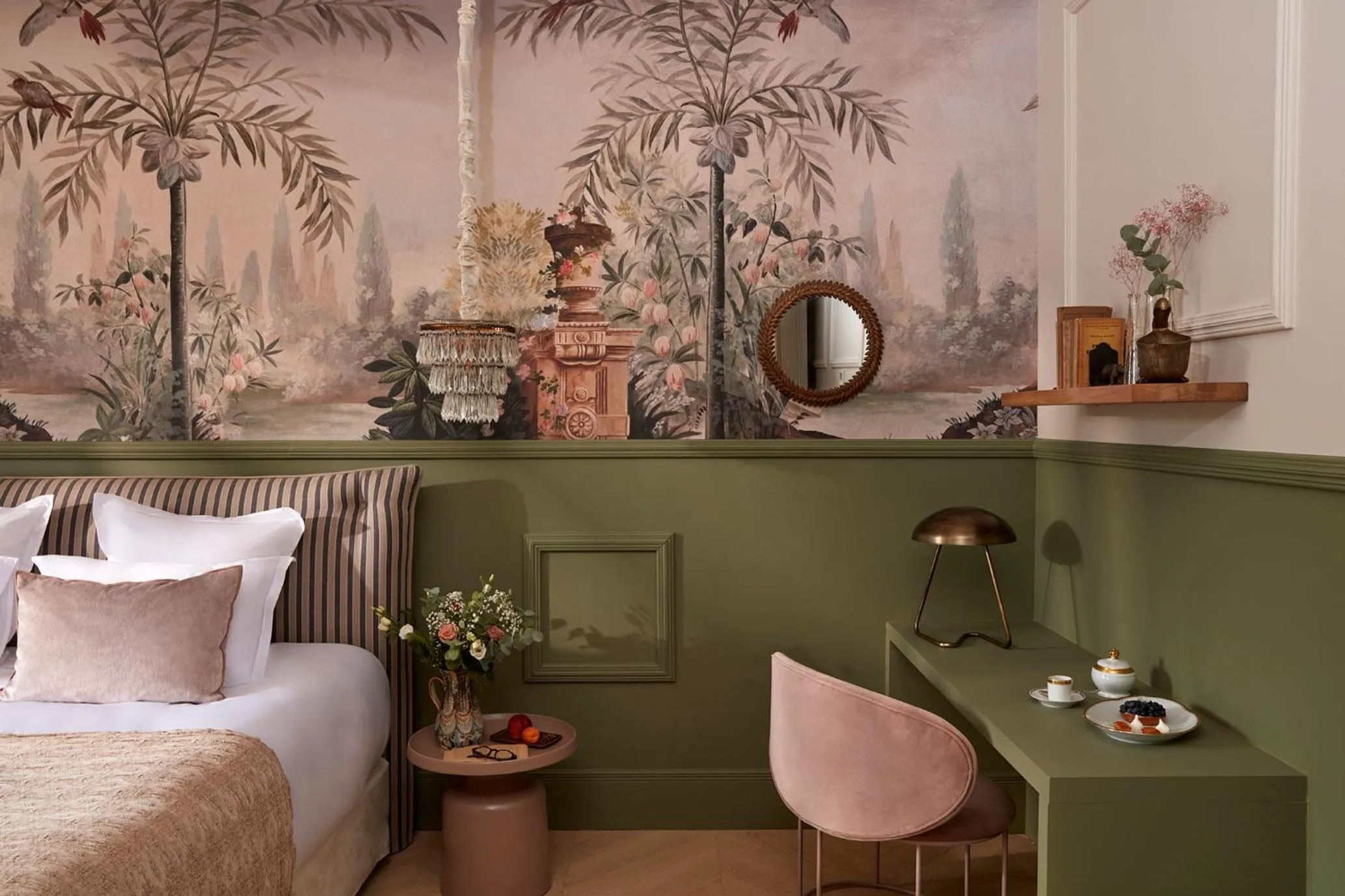 Decorative detail, Bed in Château Léognan, Domaine viticole - proche Bordeaux