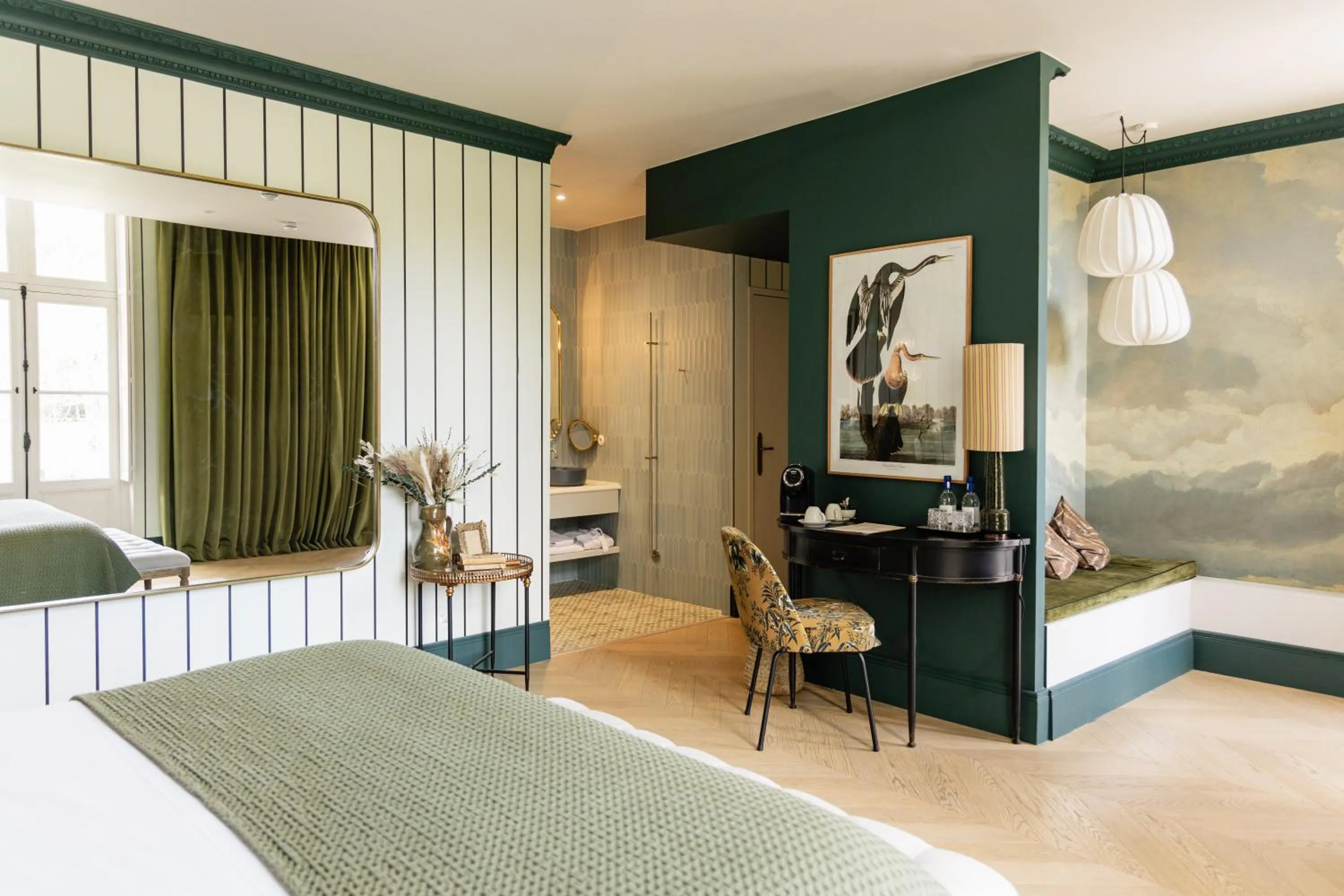 Photo of the whole room, Bed in Château Léognan, Domaine viticole - proche Bordeaux