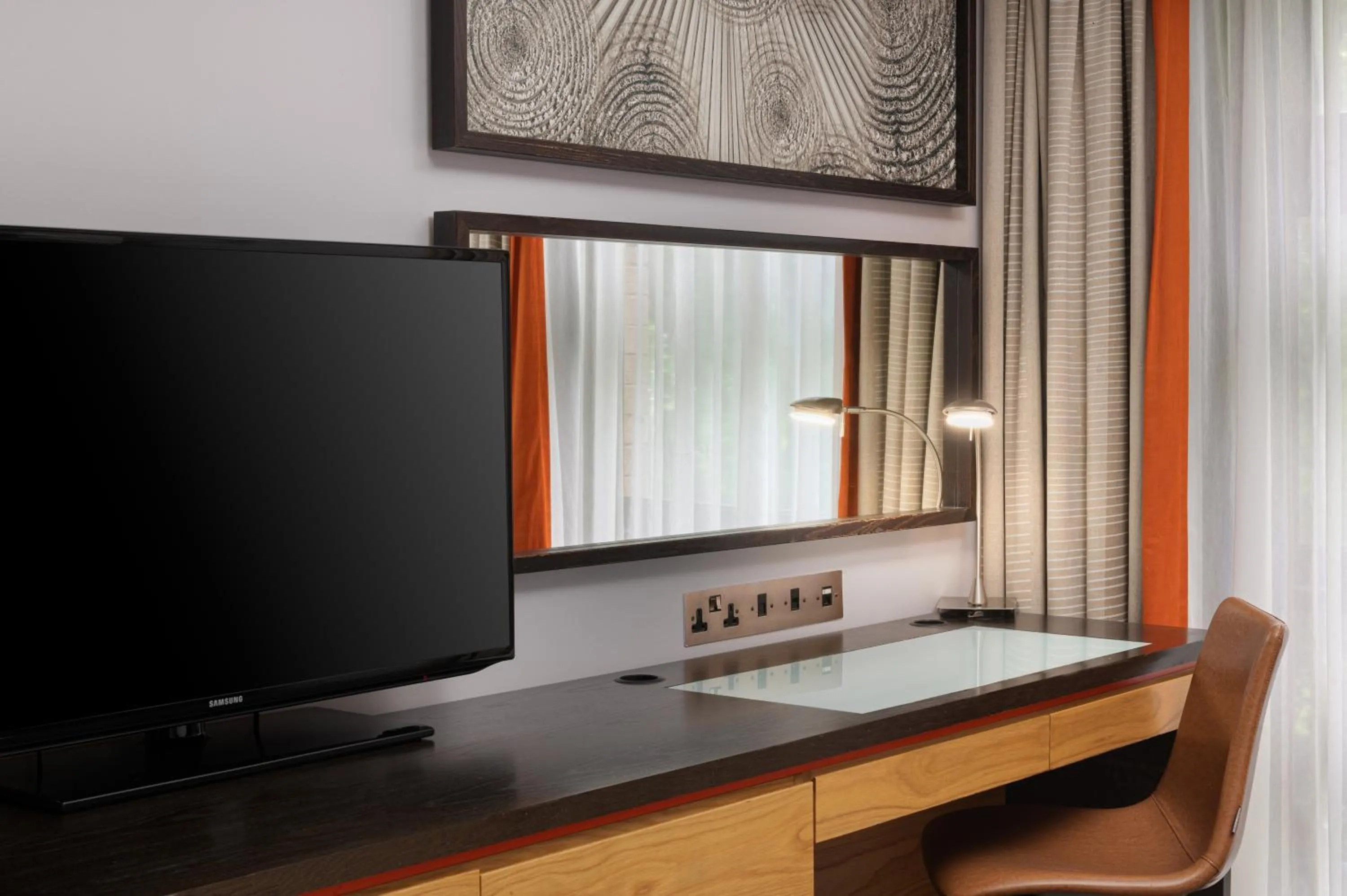 TV and multimedia in Hilton London Kensington Hotel