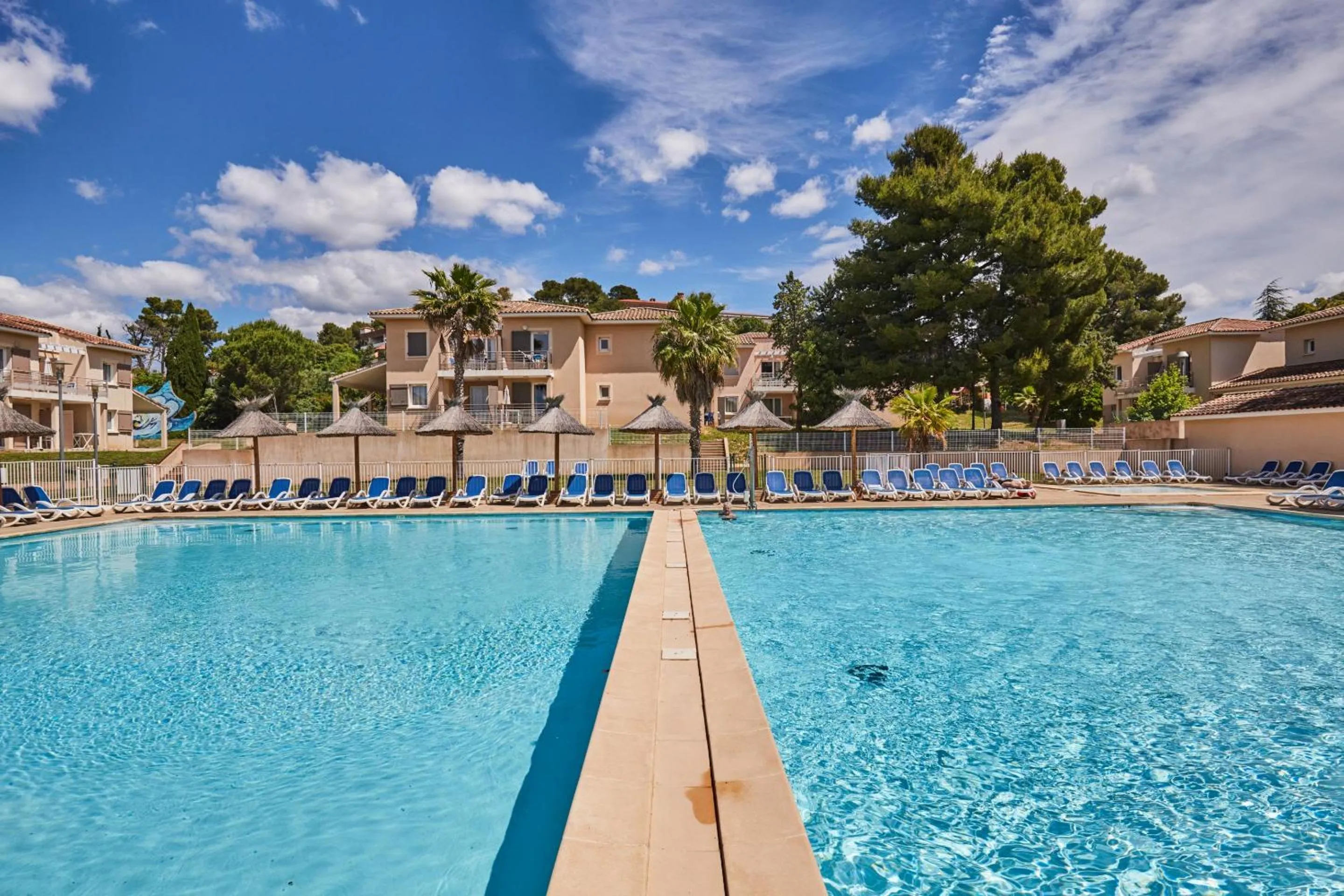 Swimming pool in Résidence Odalys Les Océanides