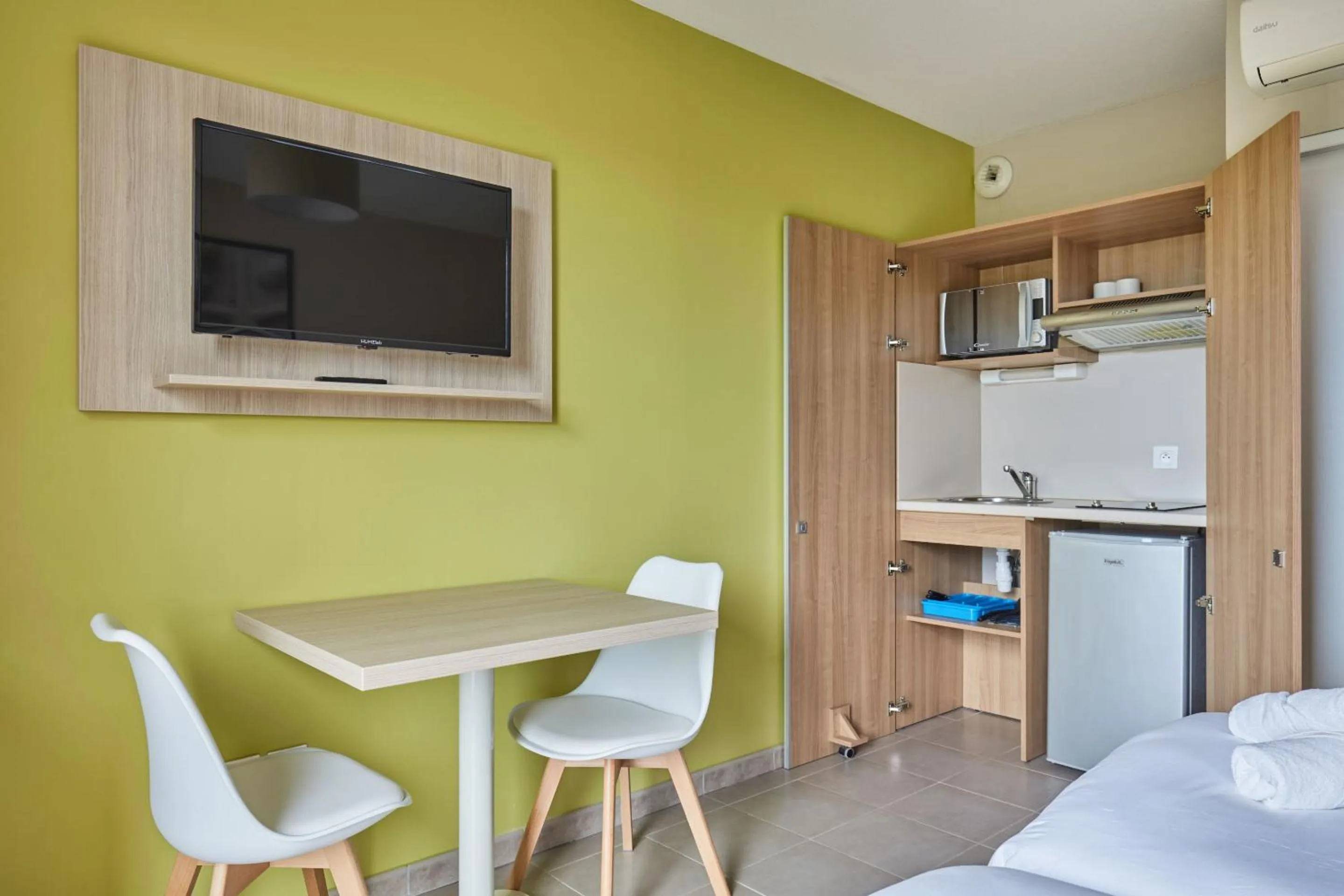 Dining area, Bed in Résidence Odalys Les Océanides