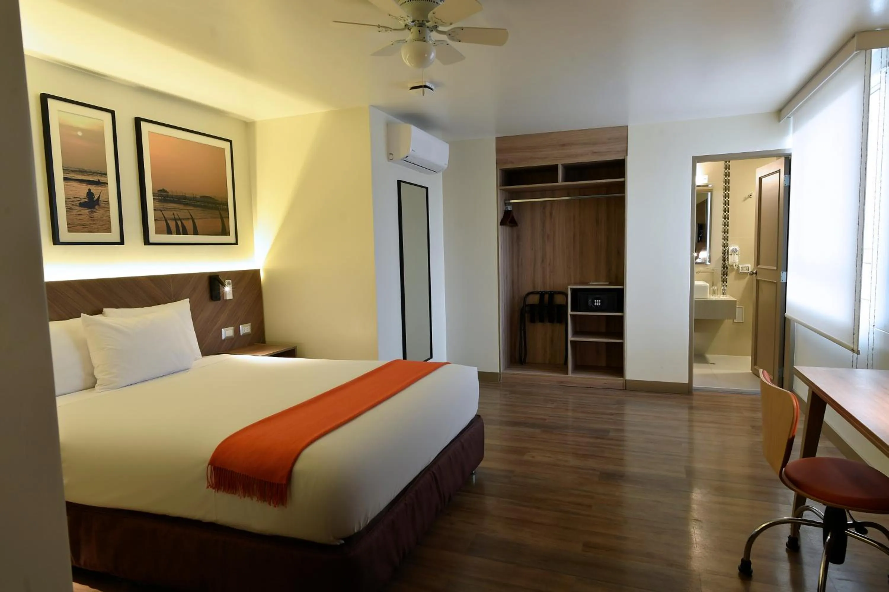 Shower, Bed in Casa Andina Standard Trujillo Plaza