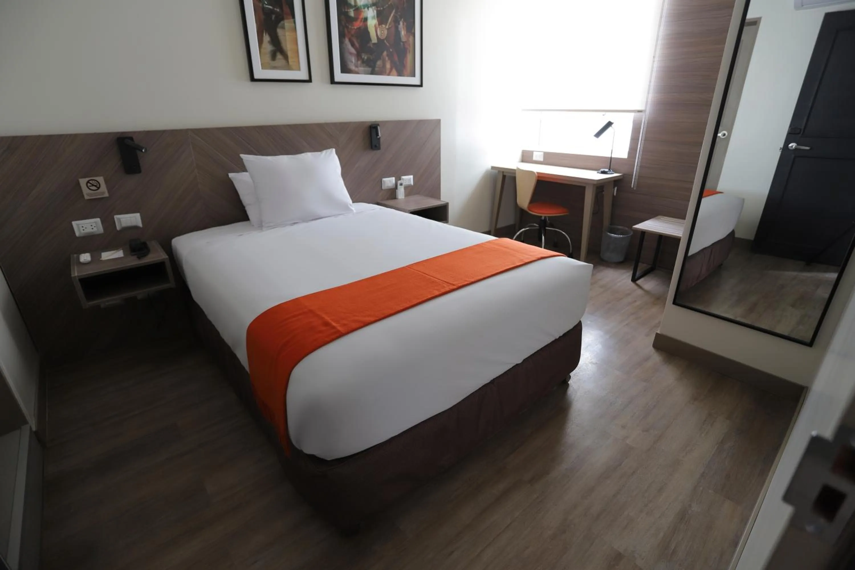 Shower, Bed in Casa Andina Standard Trujillo Plaza