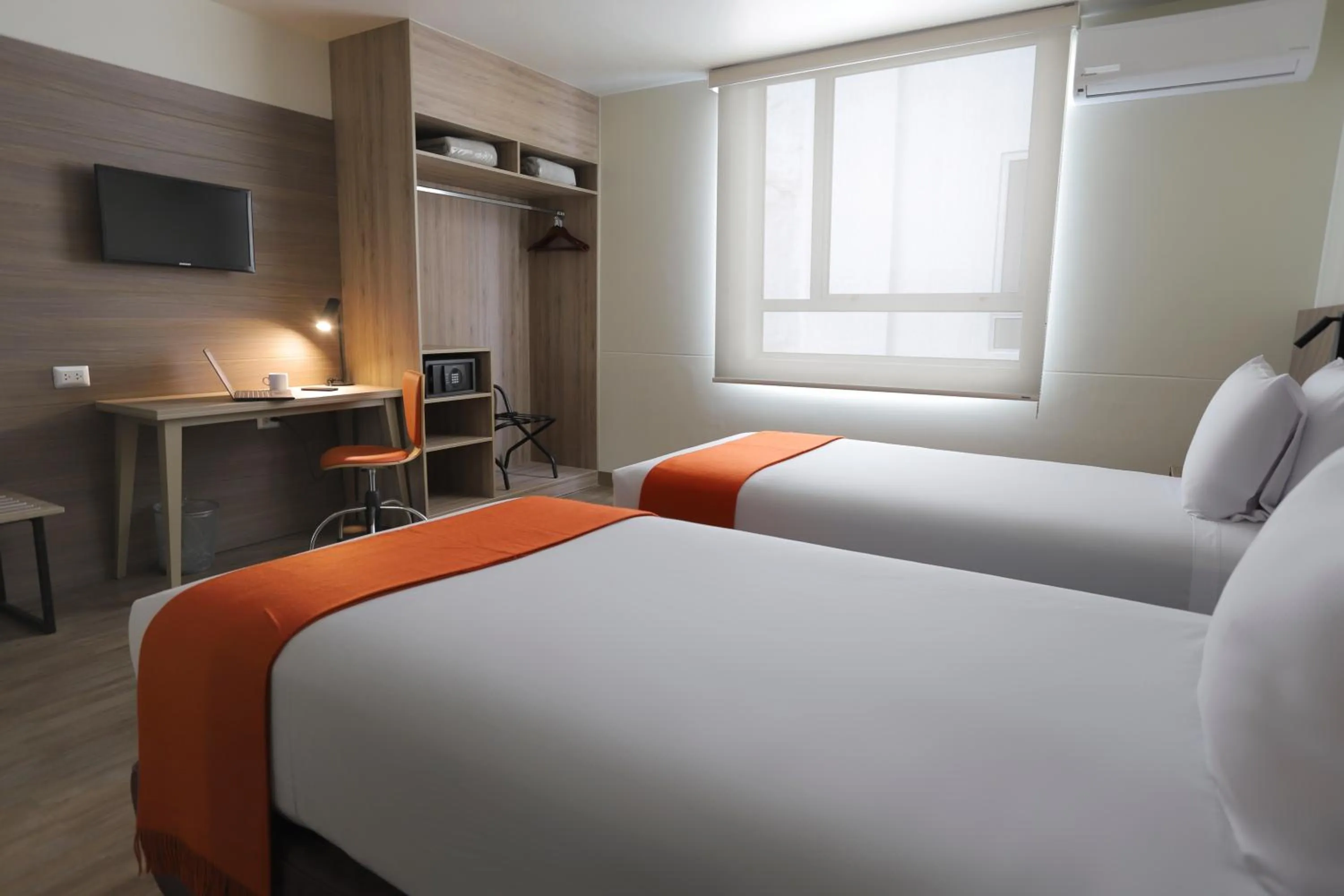 Shower, Bed in Casa Andina Standard Trujillo Plaza