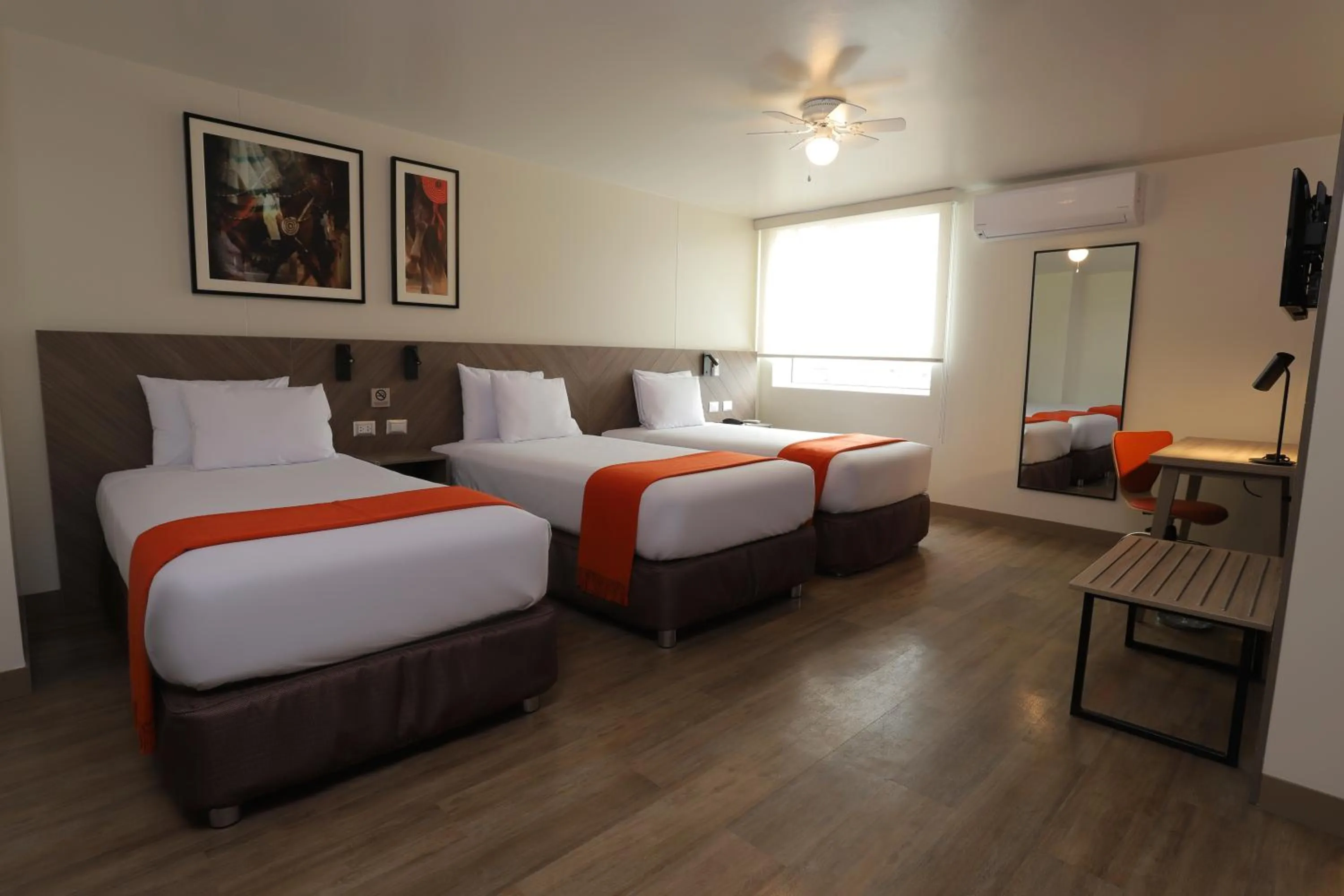 Shower, Bed in Casa Andina Standard Trujillo Plaza