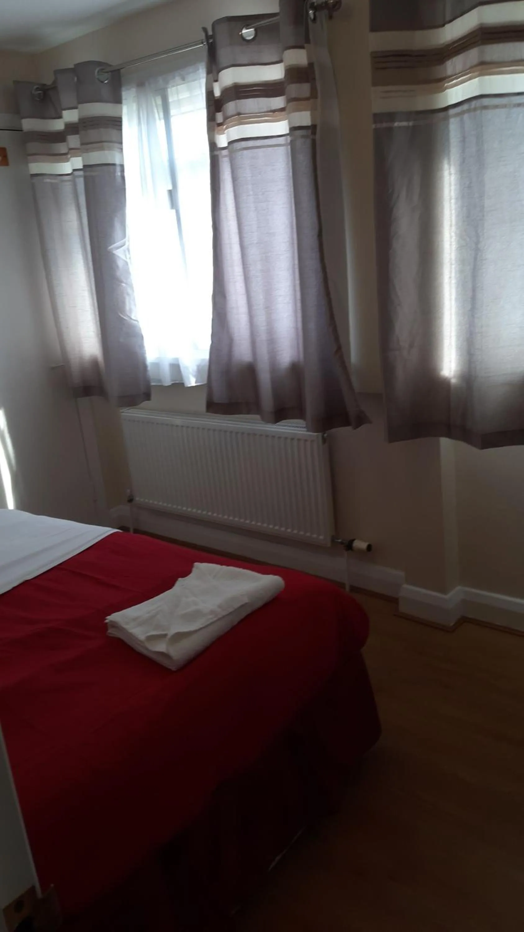 Bed in Chiswick Lodge Hotel