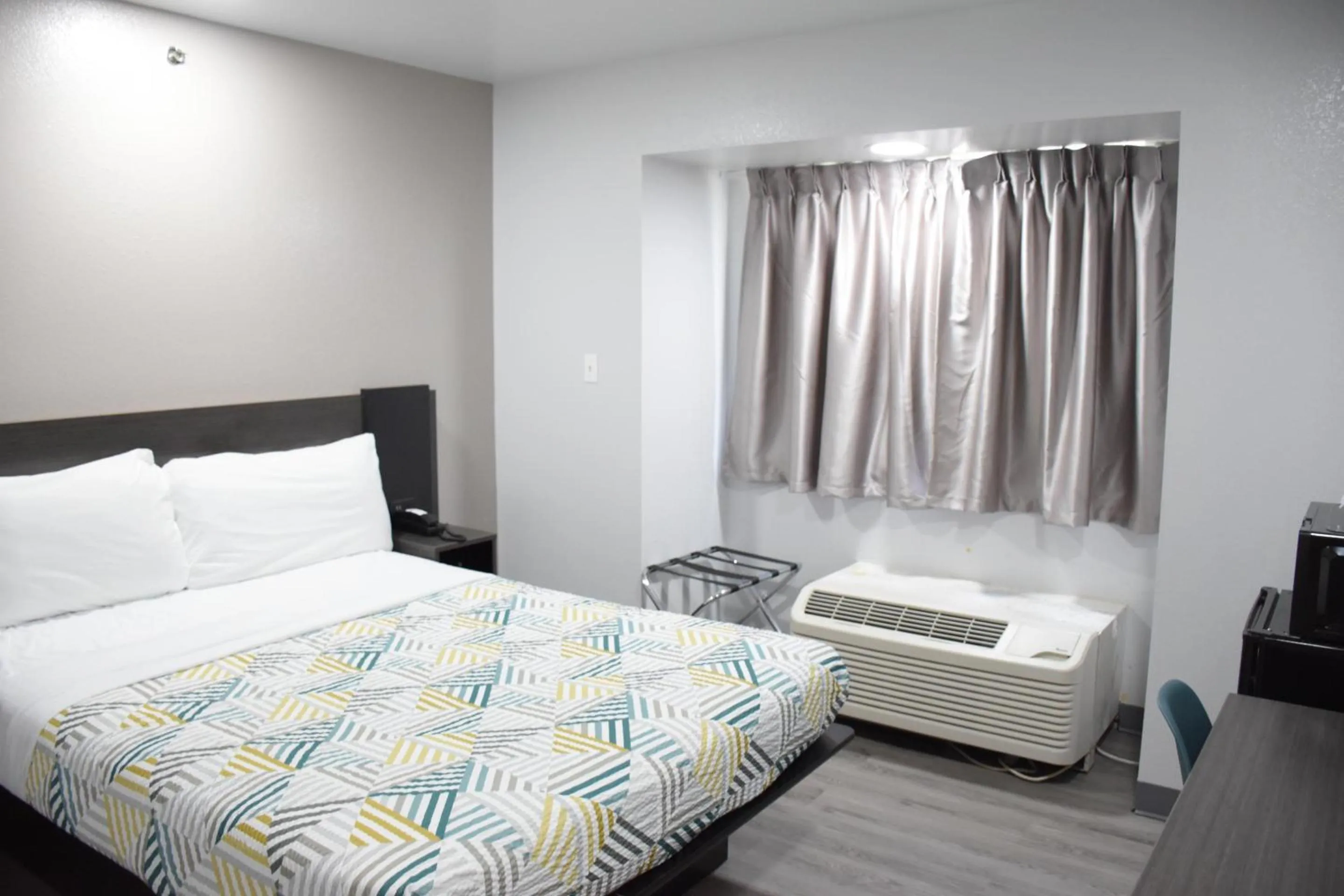 Bedroom, Bed in Motel 6 Idabel, OK