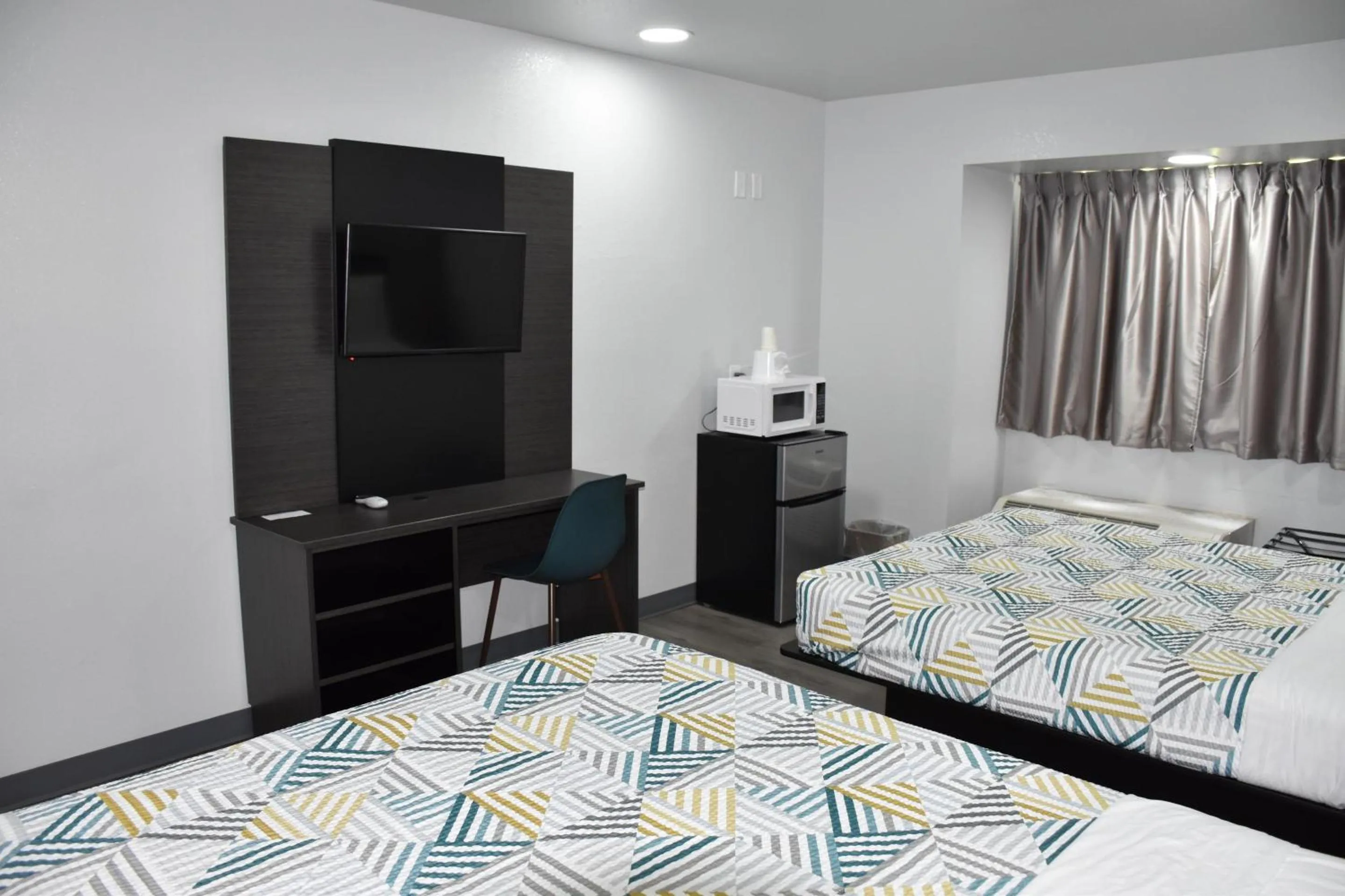 Bedroom, Bed in Motel 6 Idabel, OK