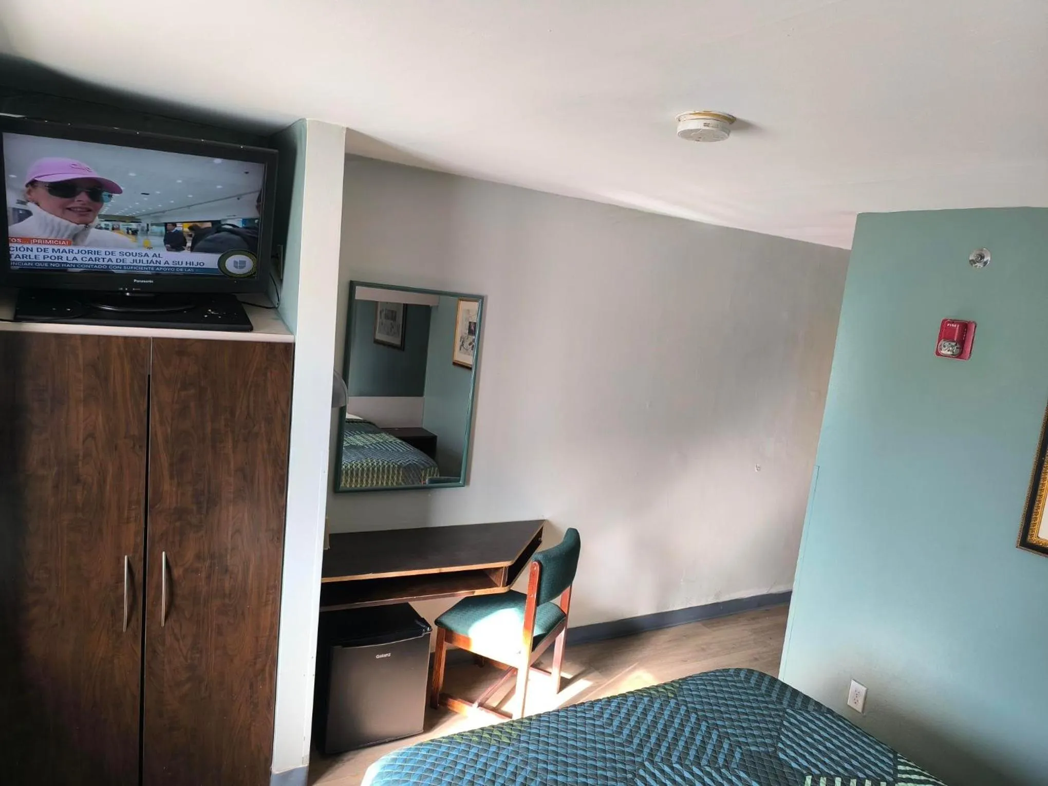 Bedroom, Bed in Budgetel Inn Birmingham