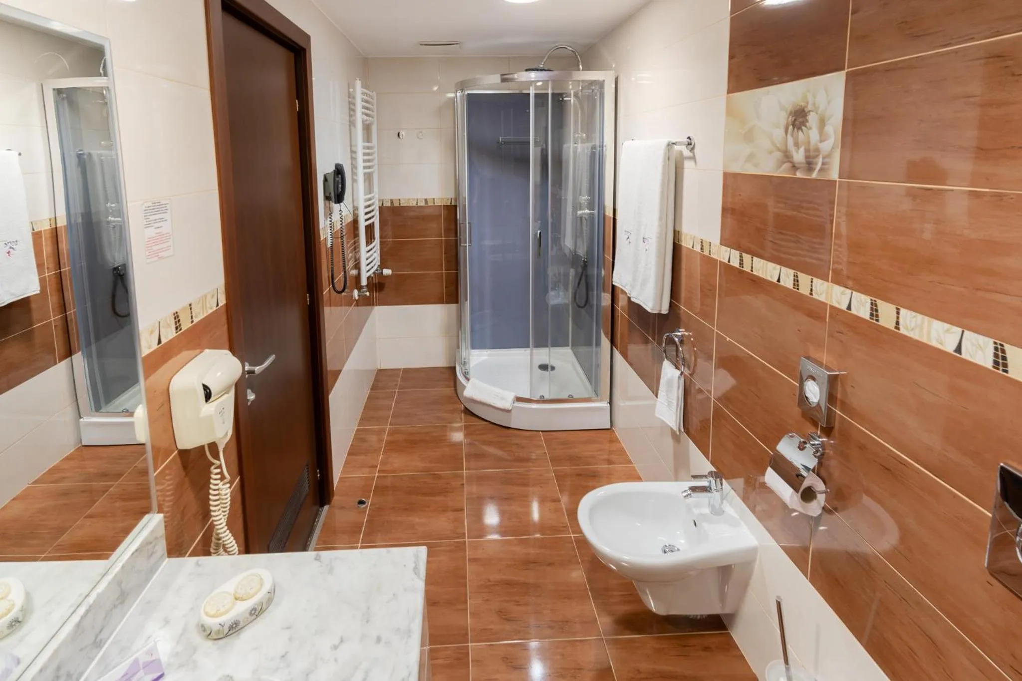 Shower in Hotel Dorna