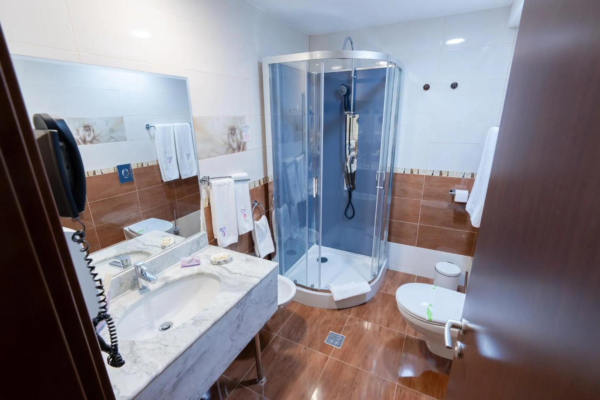 Shower in Hotel Dorna