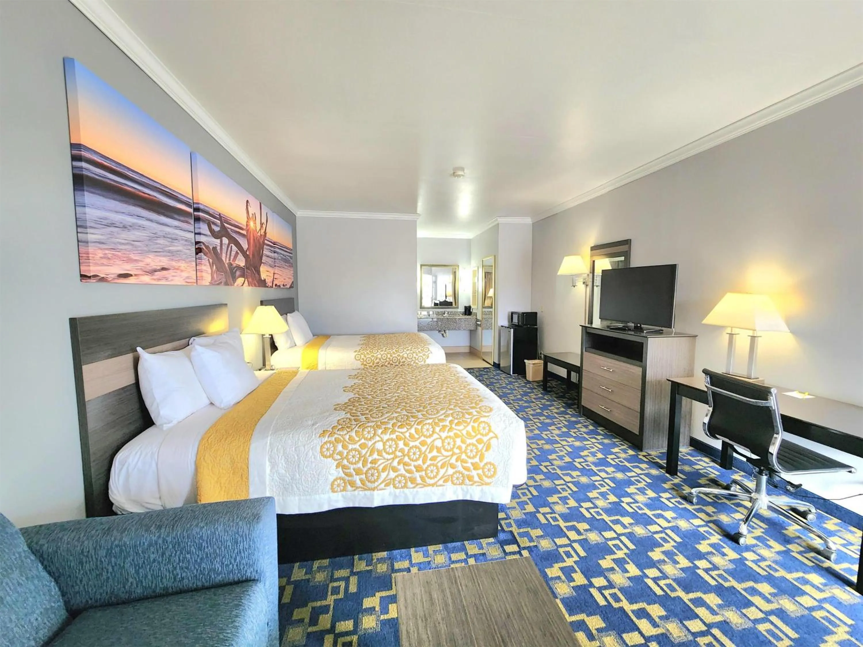 Photo of the whole room, Bed in Days Inn by Wyndham Robstown