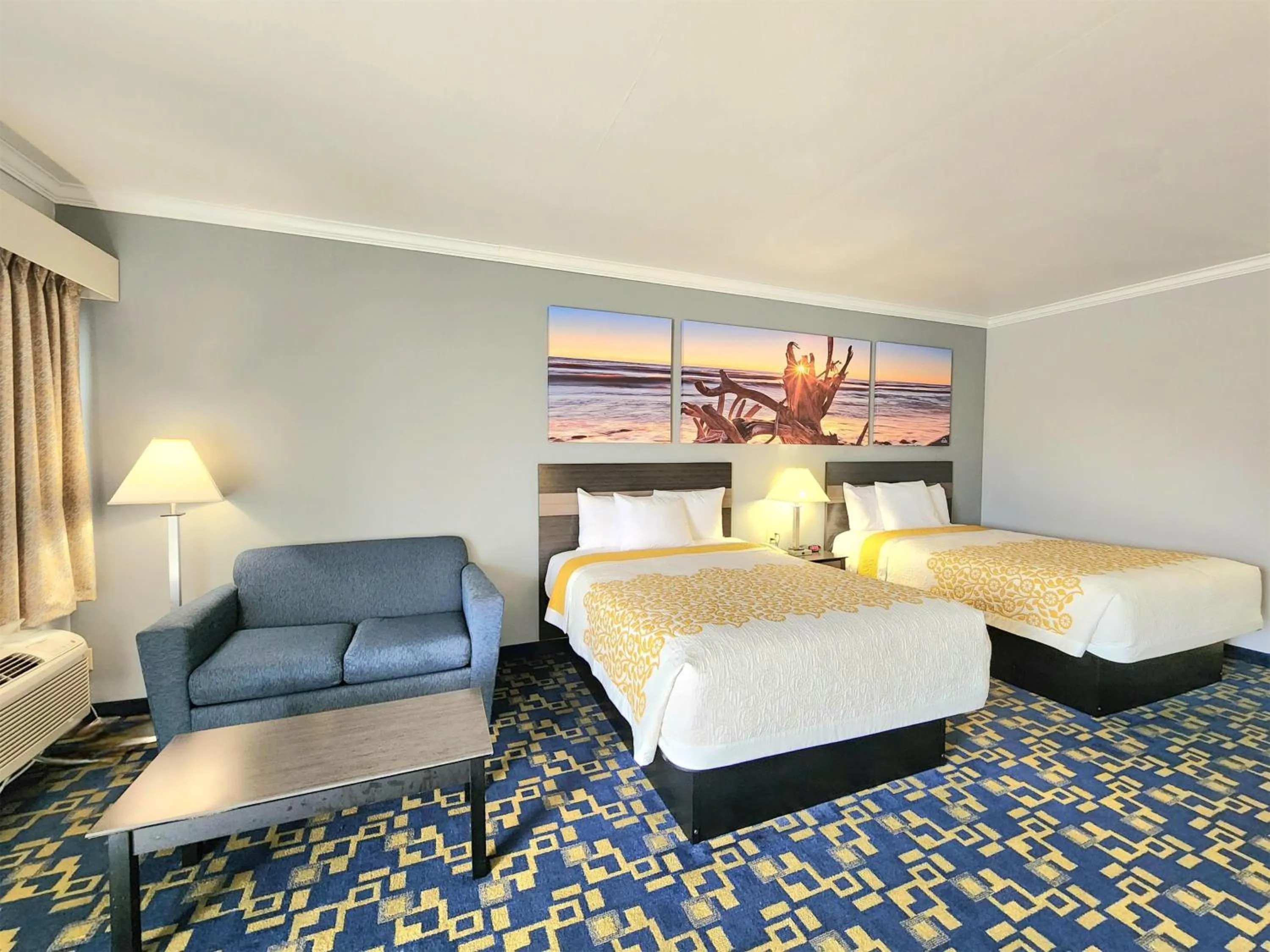 Photo of the whole room, Bed in Days Inn by Wyndham Robstown