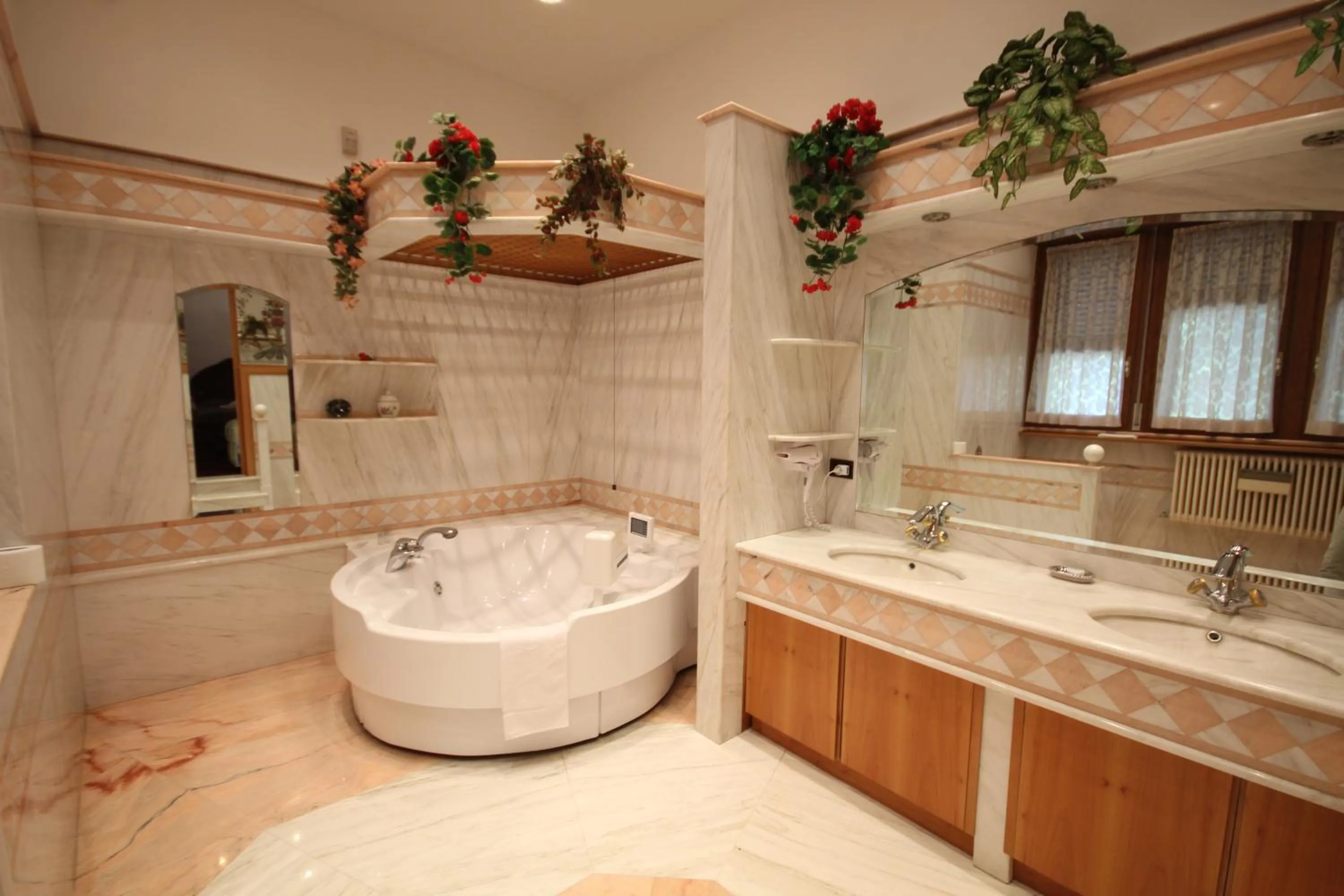 Hot Tub in B&B Family First