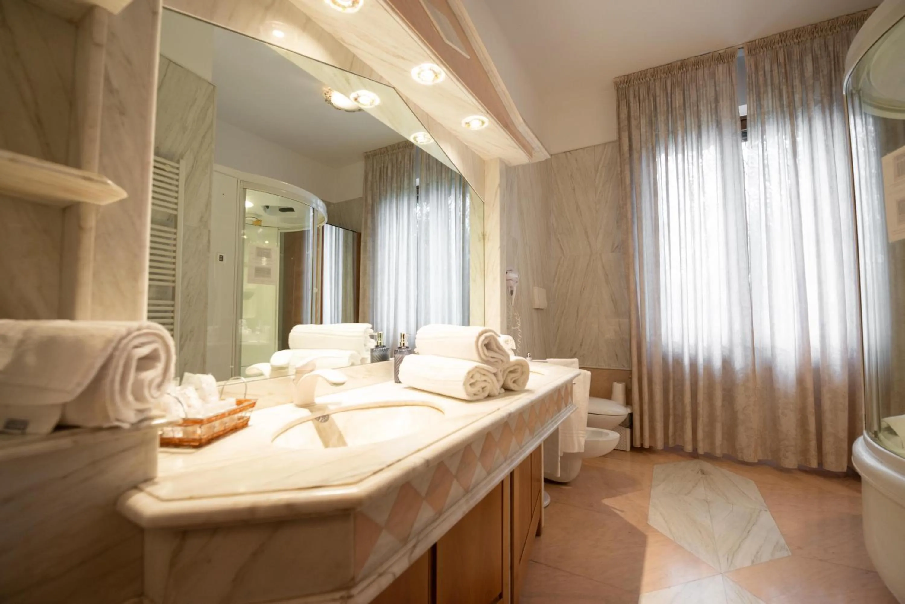 Bathroom, Bed in B&B Family First