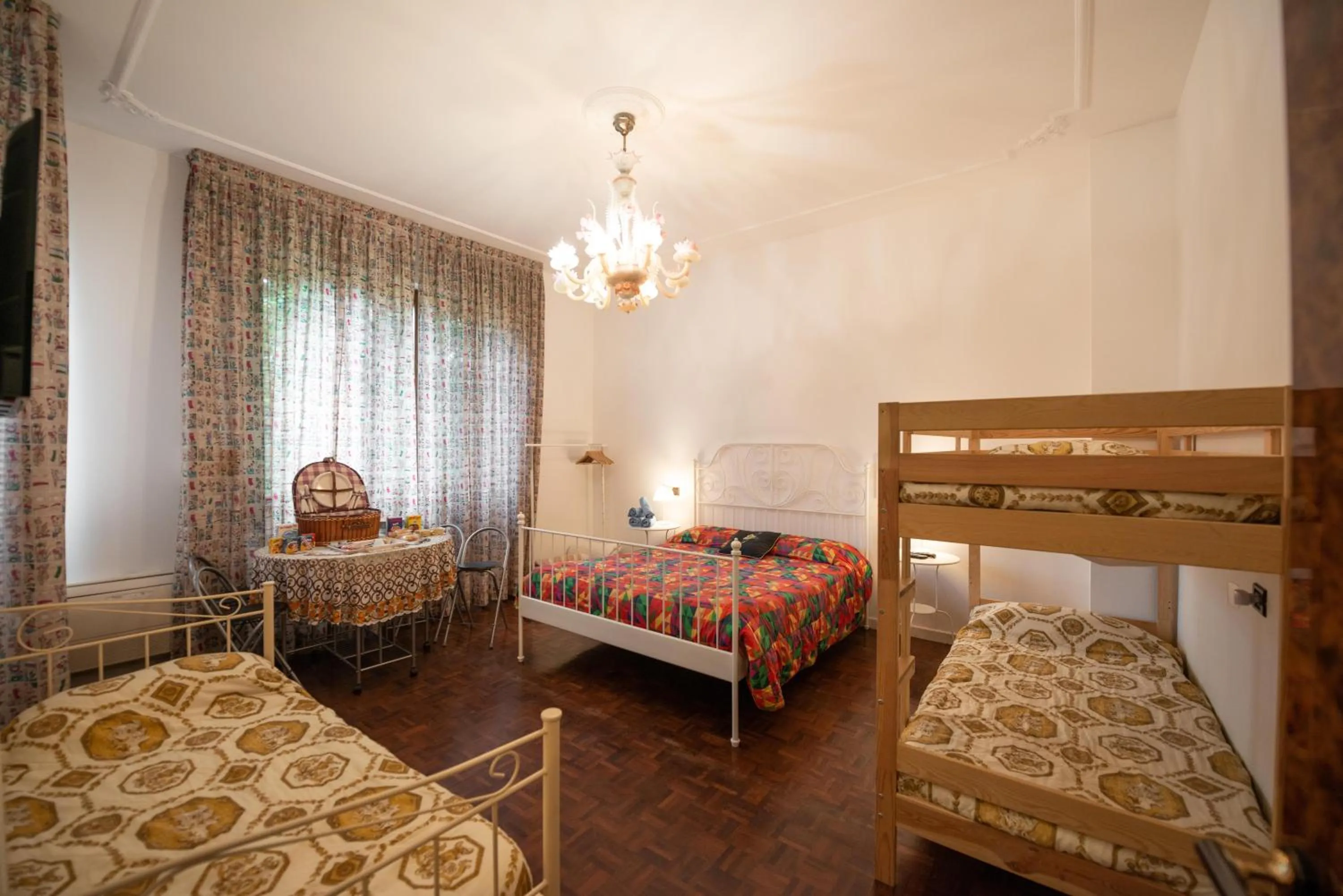 Photo of the whole room, Bed in B&B Family First