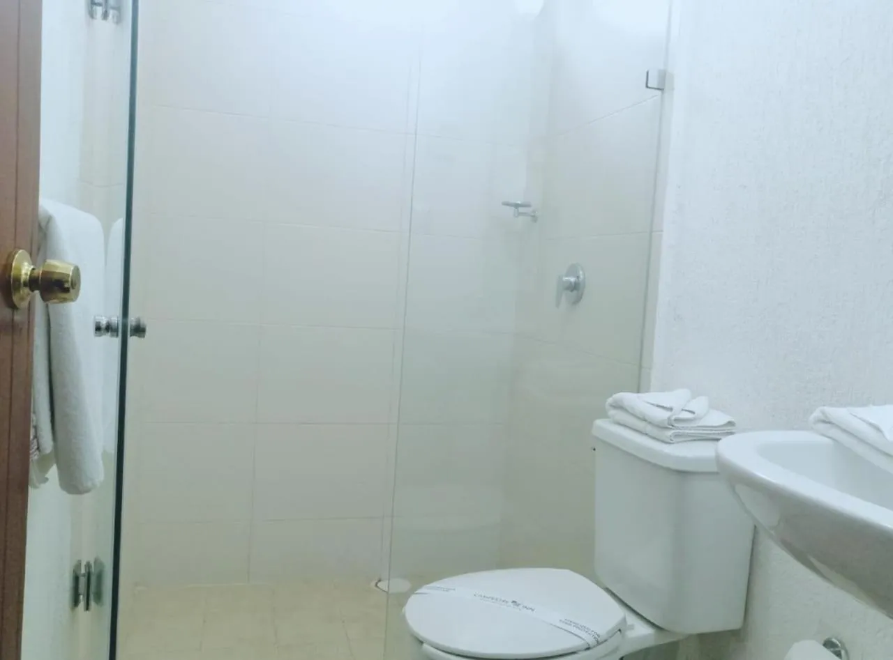 Bathroom in Hotel Campestre Inn