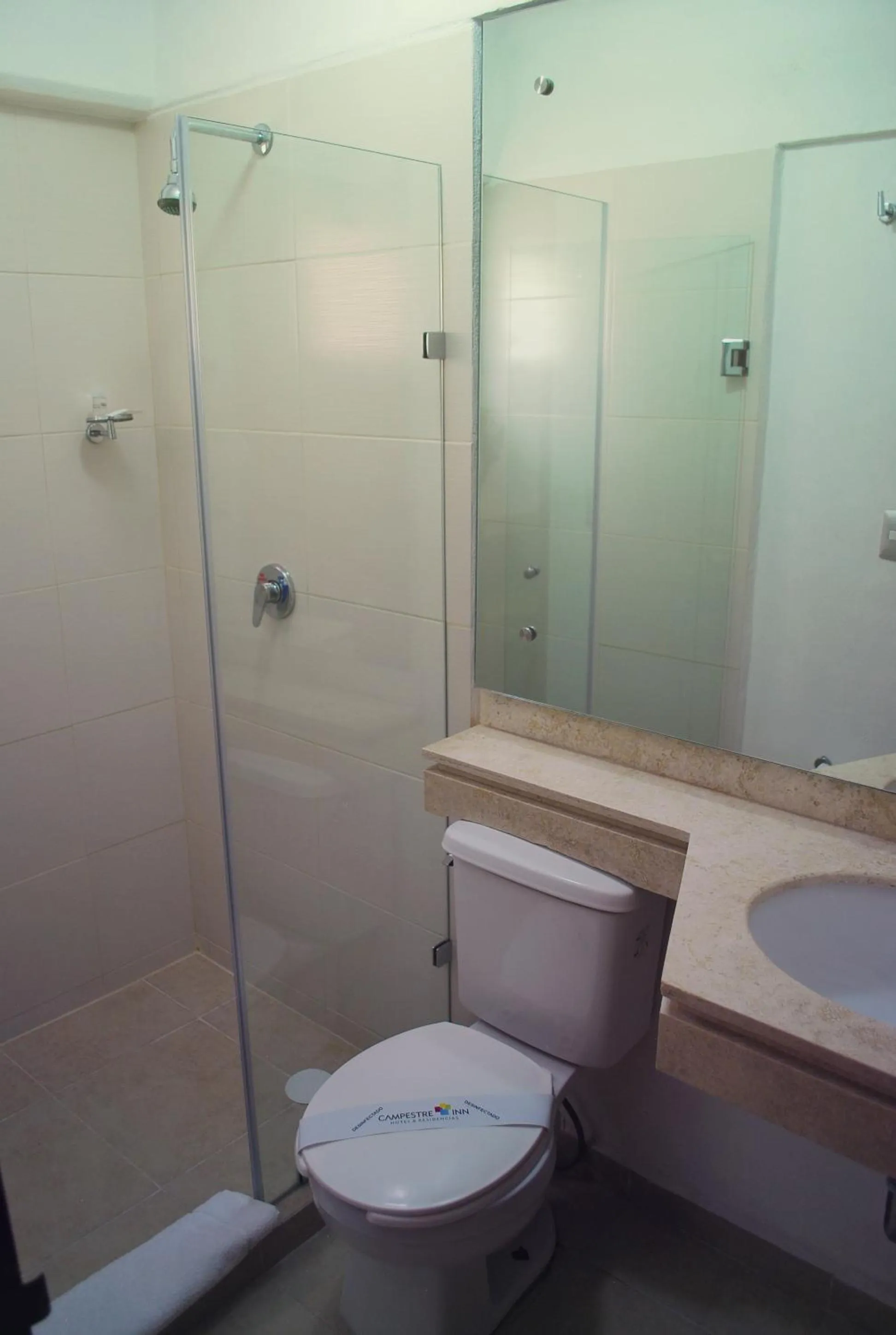 Shower in Hotel Campestre Inn