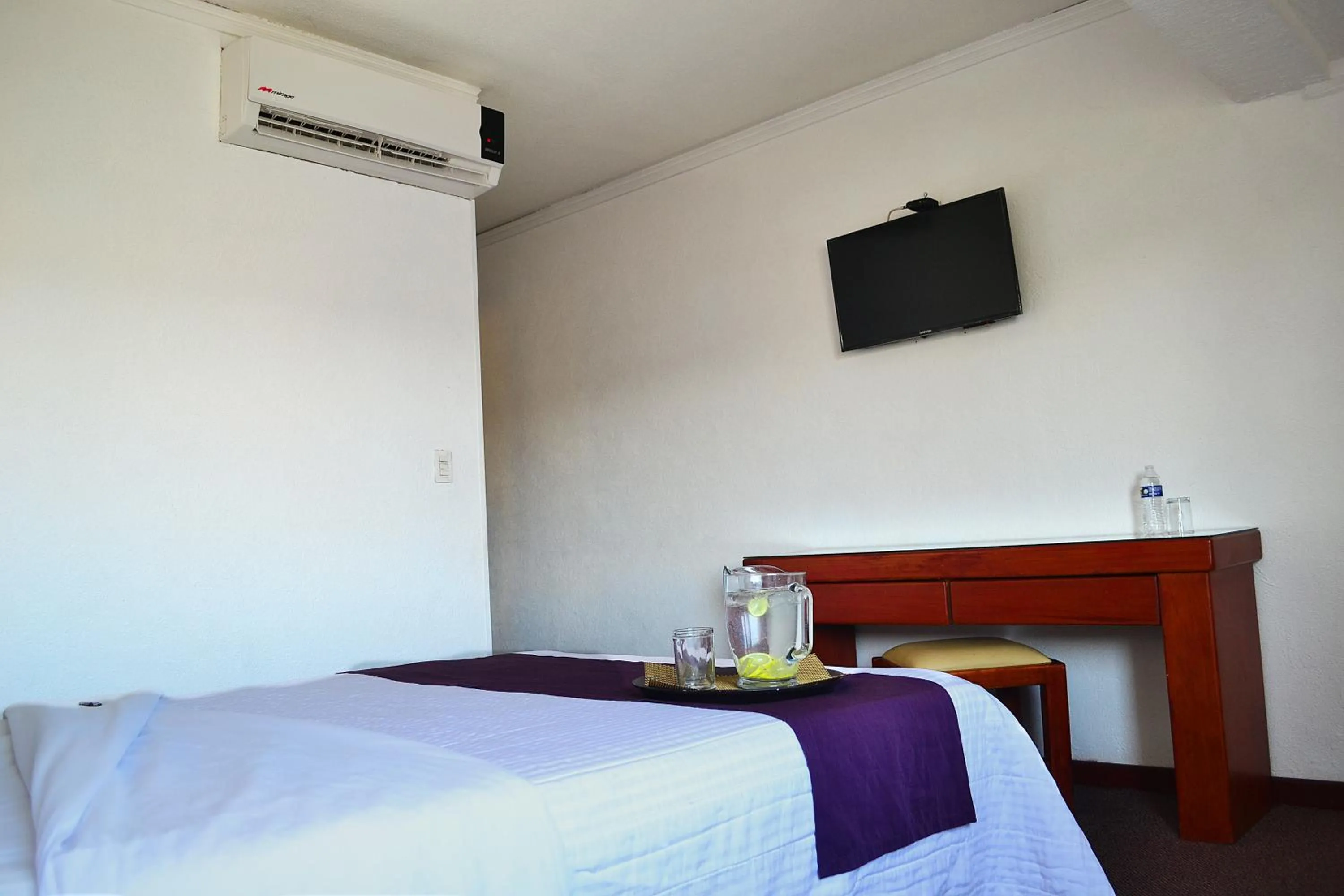 Bedroom, Bed in Hotel Campestre Inn