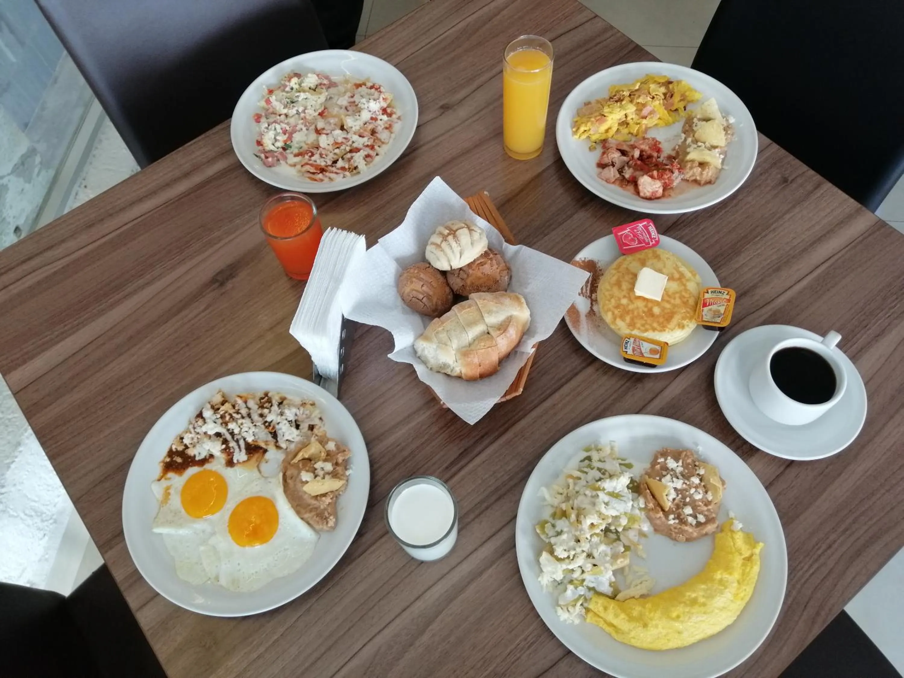 Buffet breakfast in Hotel Campestre Inn