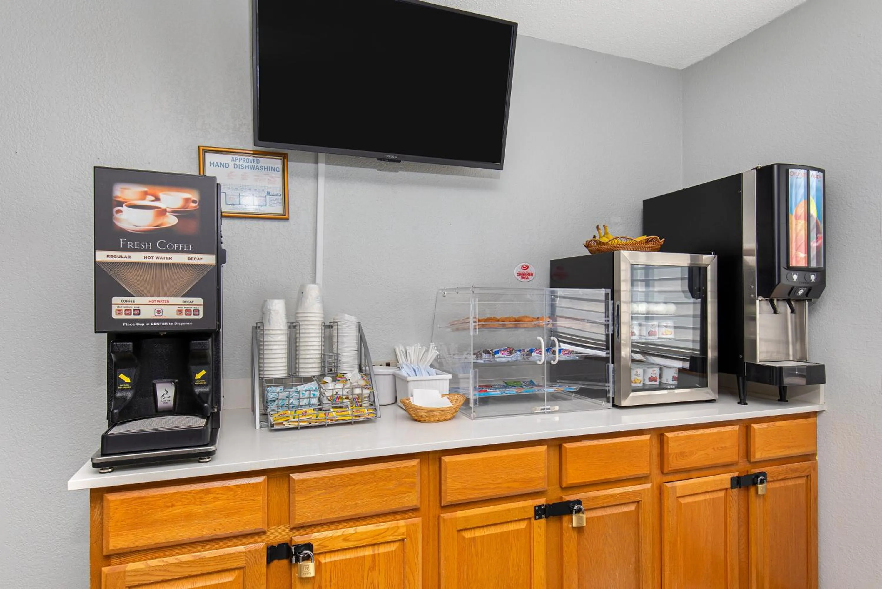 Breakfast in Super 8 by Wyndham Johnson City