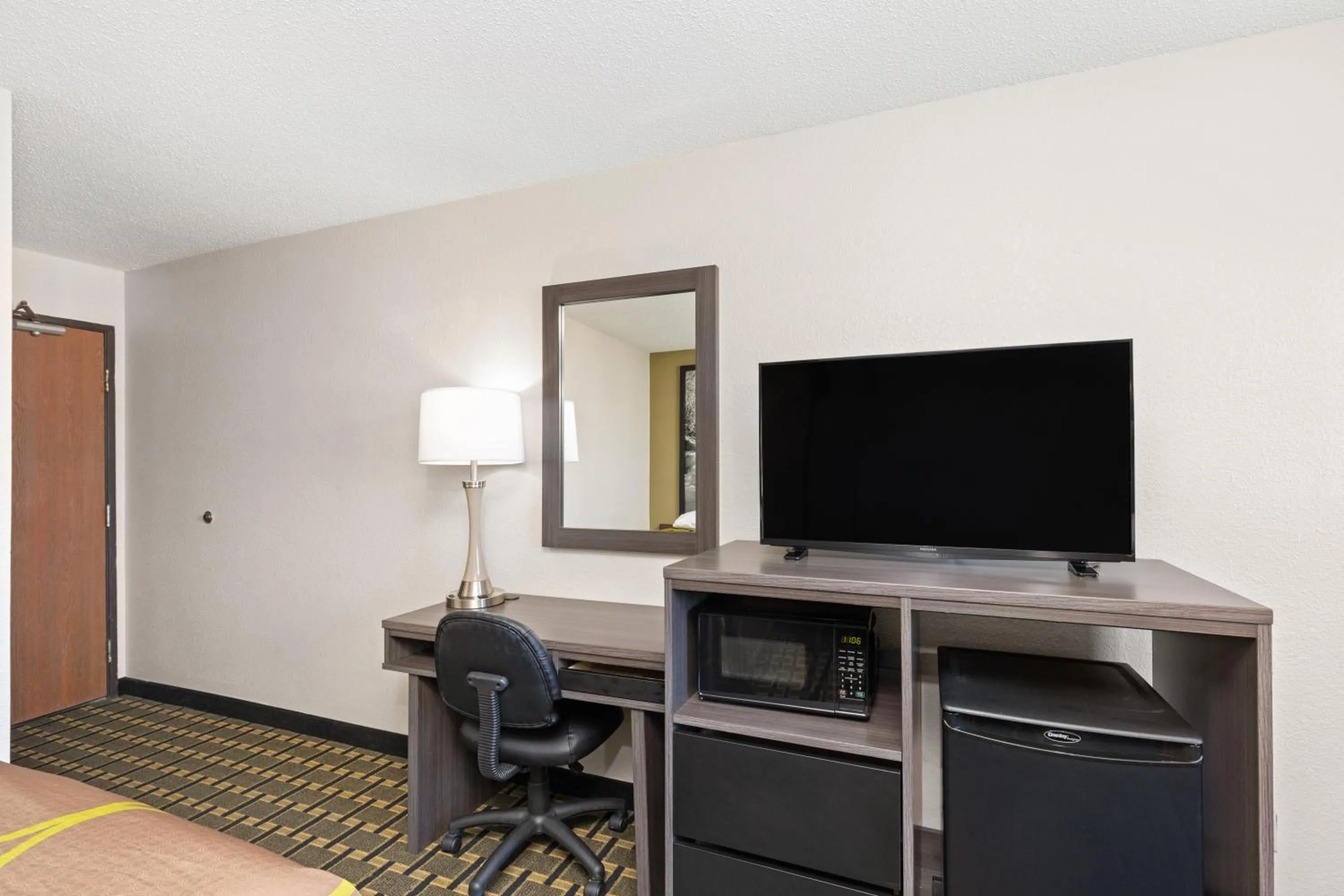 TV and multimedia in Super 8 by Wyndham Johnson City