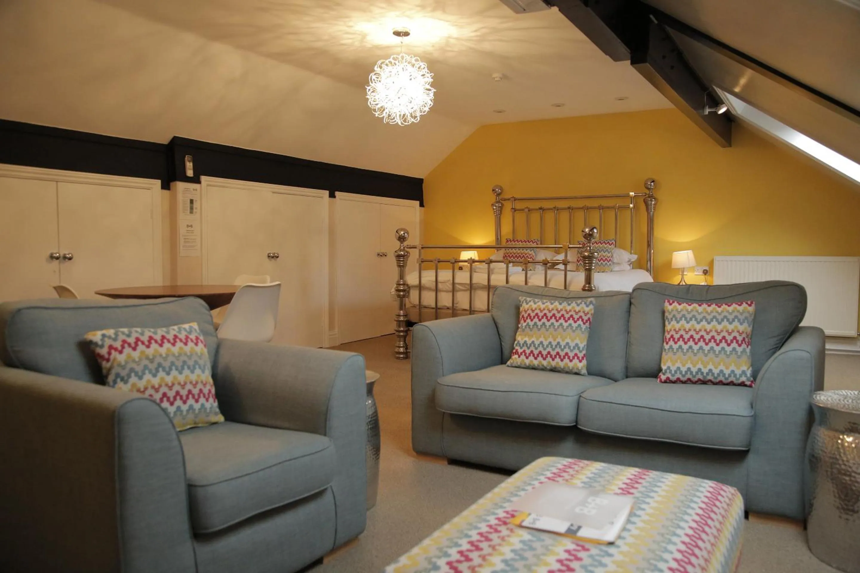 Seating area, Bed in B+B York