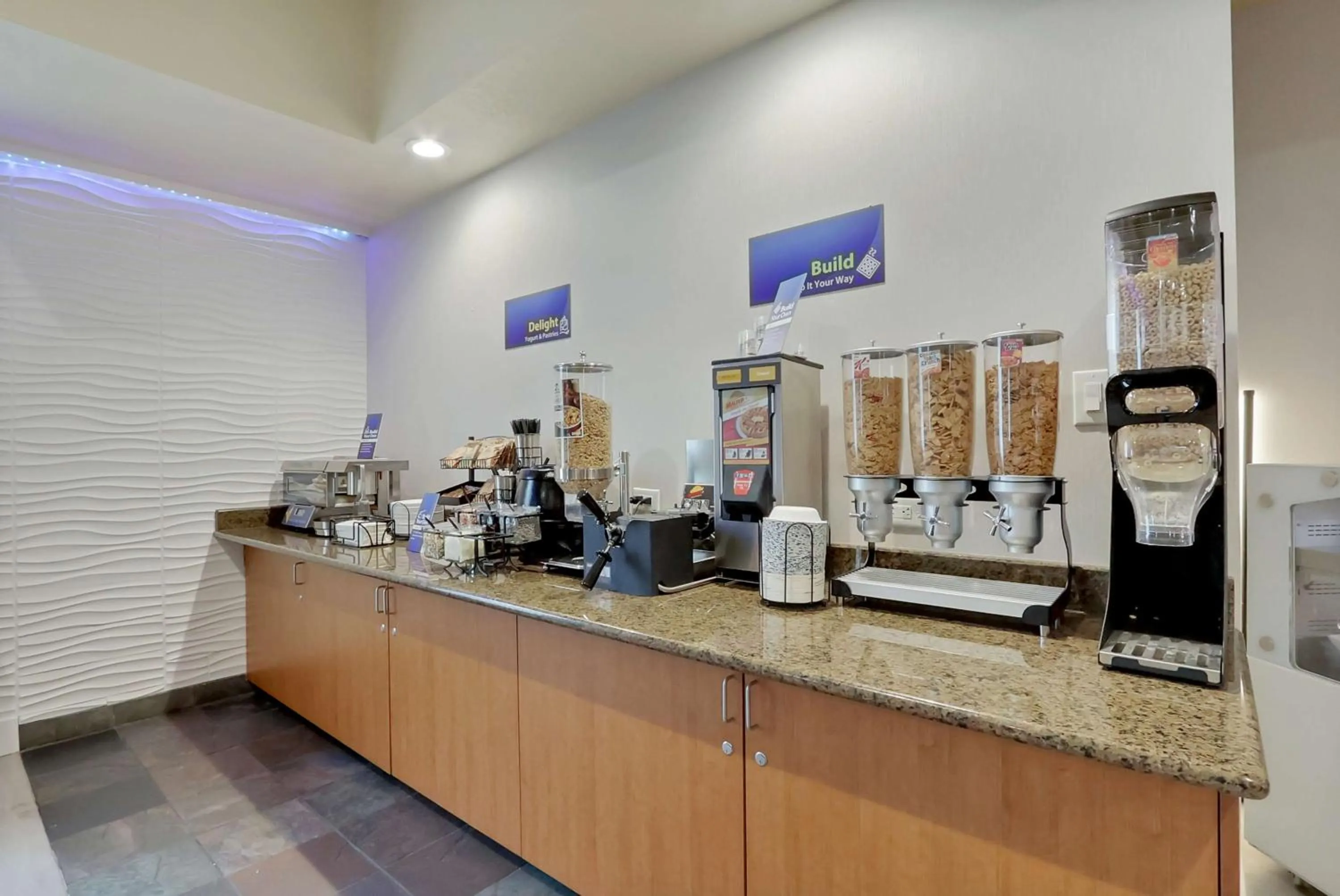 Breakfast in Best Western Liberty Inn DuPont JBLM