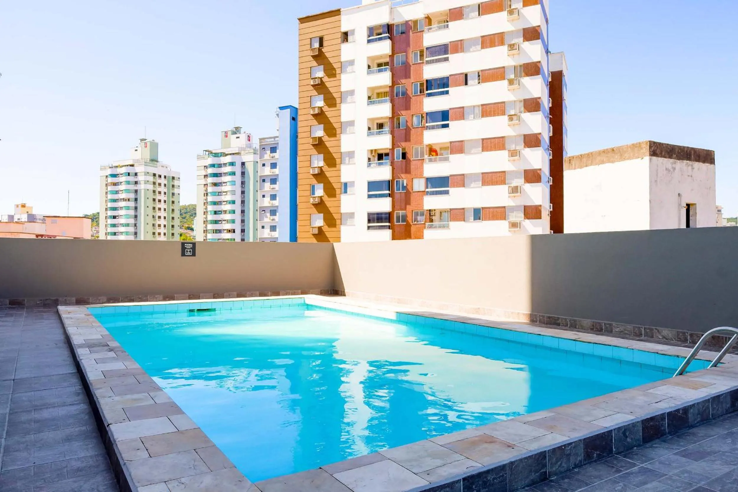 Swimming pool in Tri Hotel Premium Criciúma