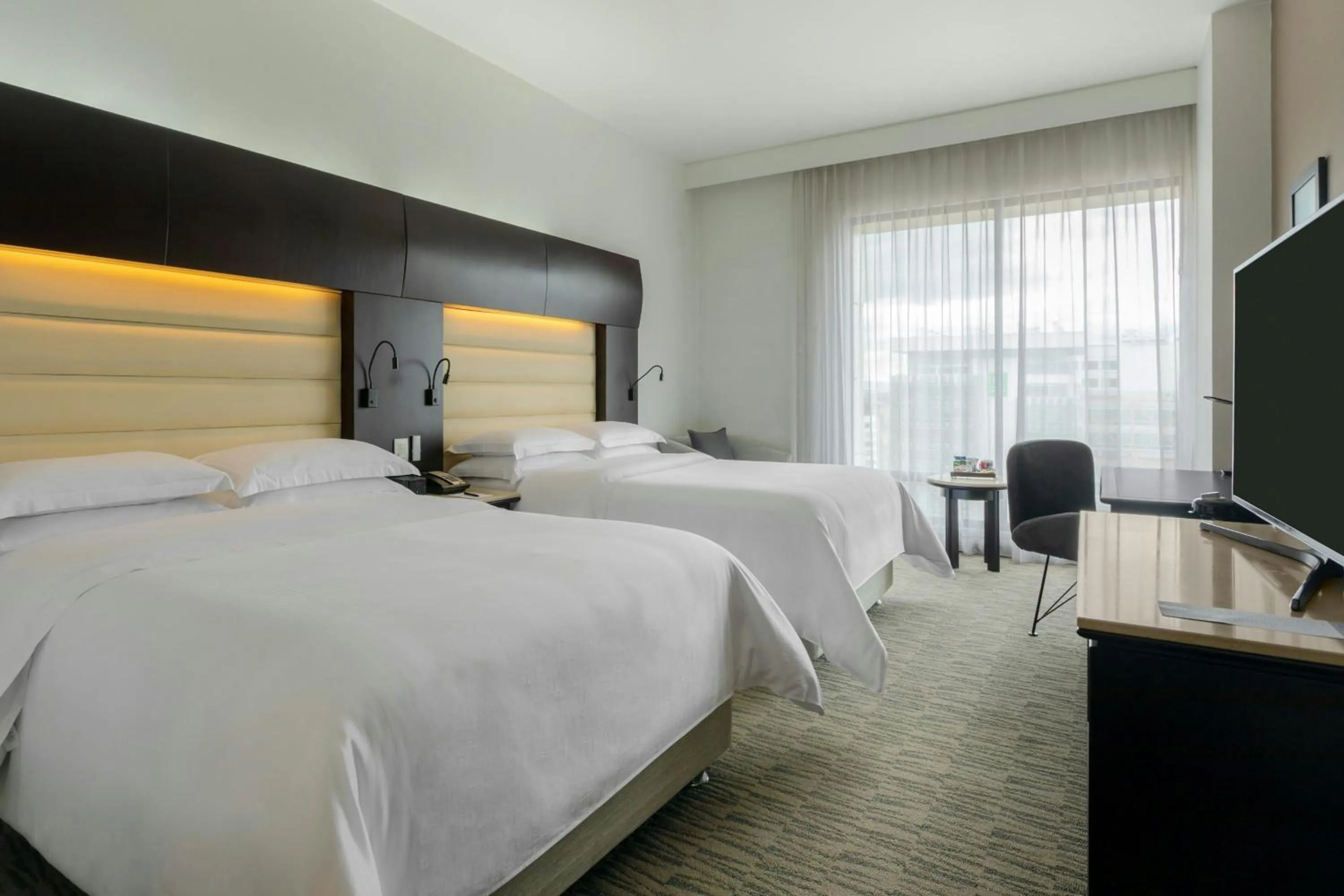 Photo of the whole room, Bed in Sheraton Bogotá Hotel