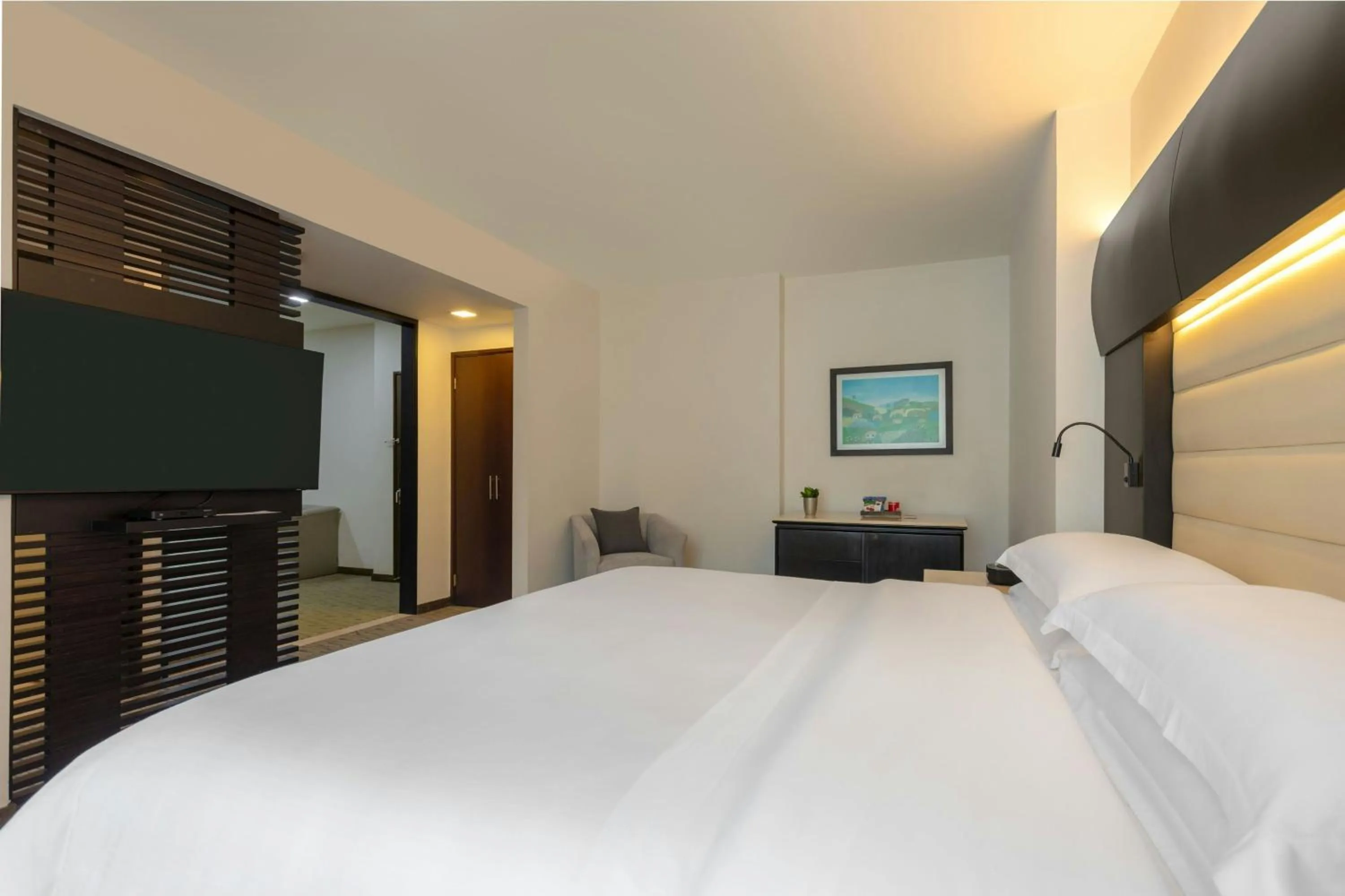 Bedroom, Bed in Sheraton Bogotá Hotel