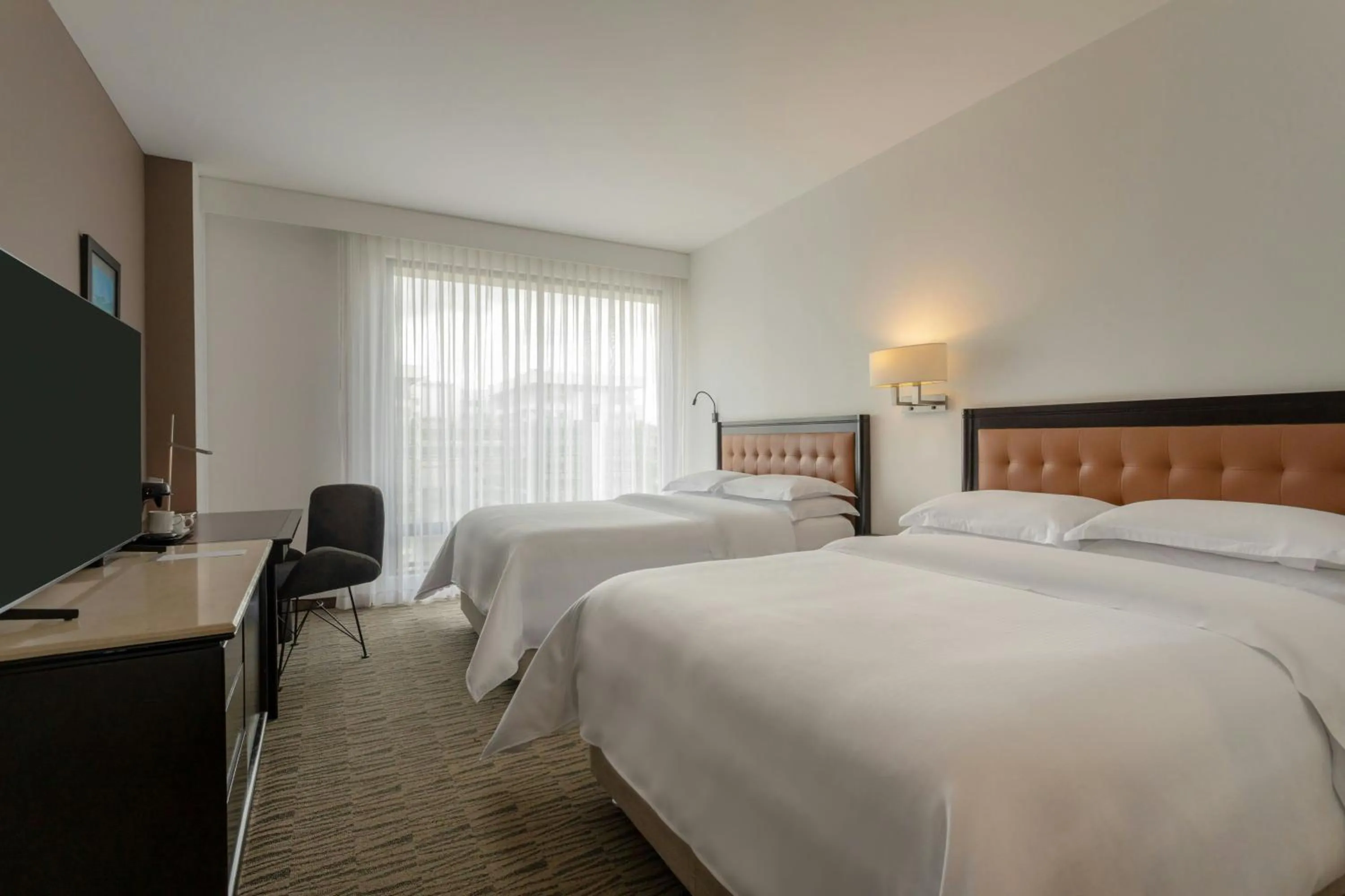 Photo of the whole room, Bed in Sheraton Bogotá Hotel