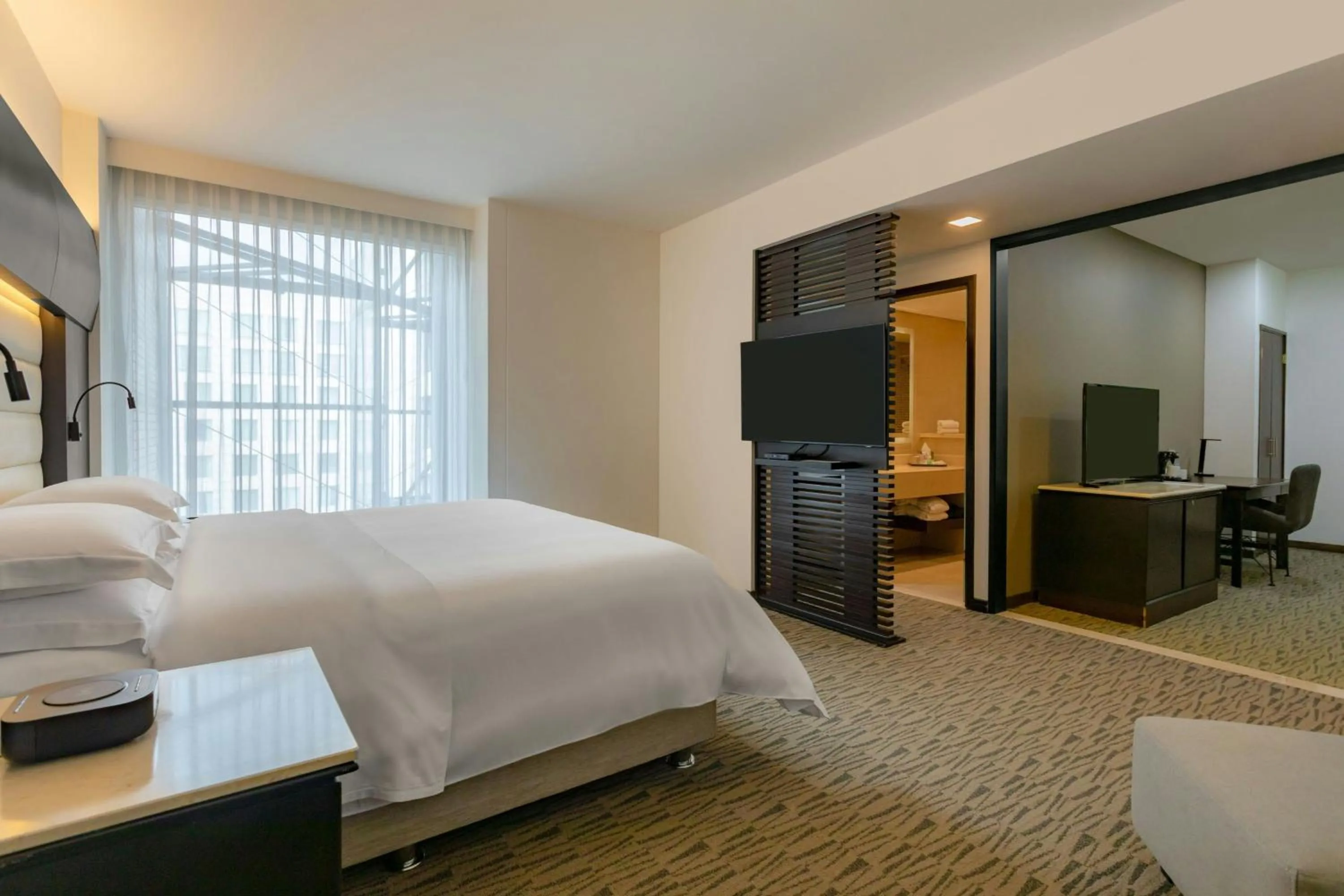 Bedroom, Bed in Sheraton Bogotá Hotel