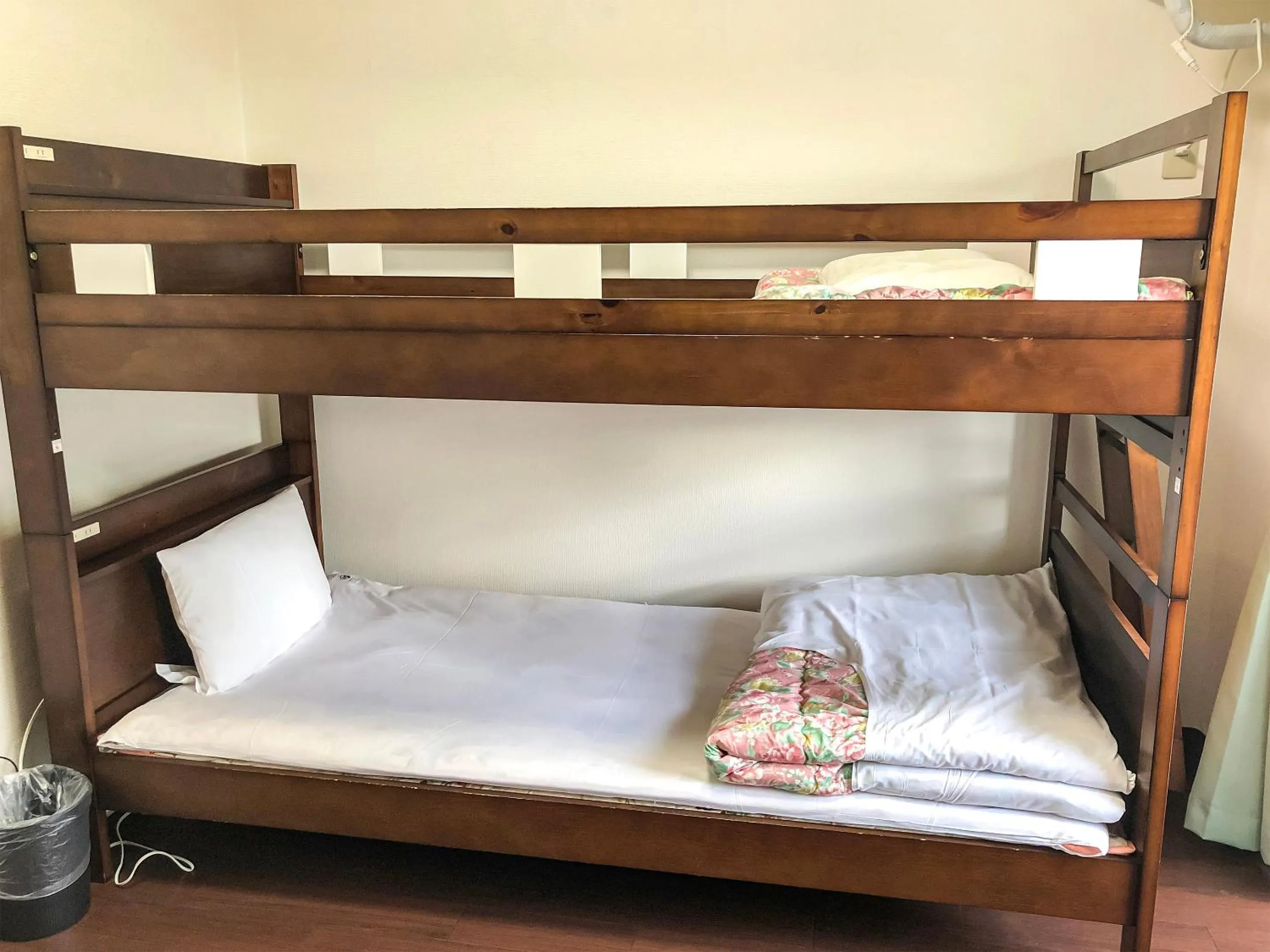 bunk bed in Sunset Hills Inn Naha