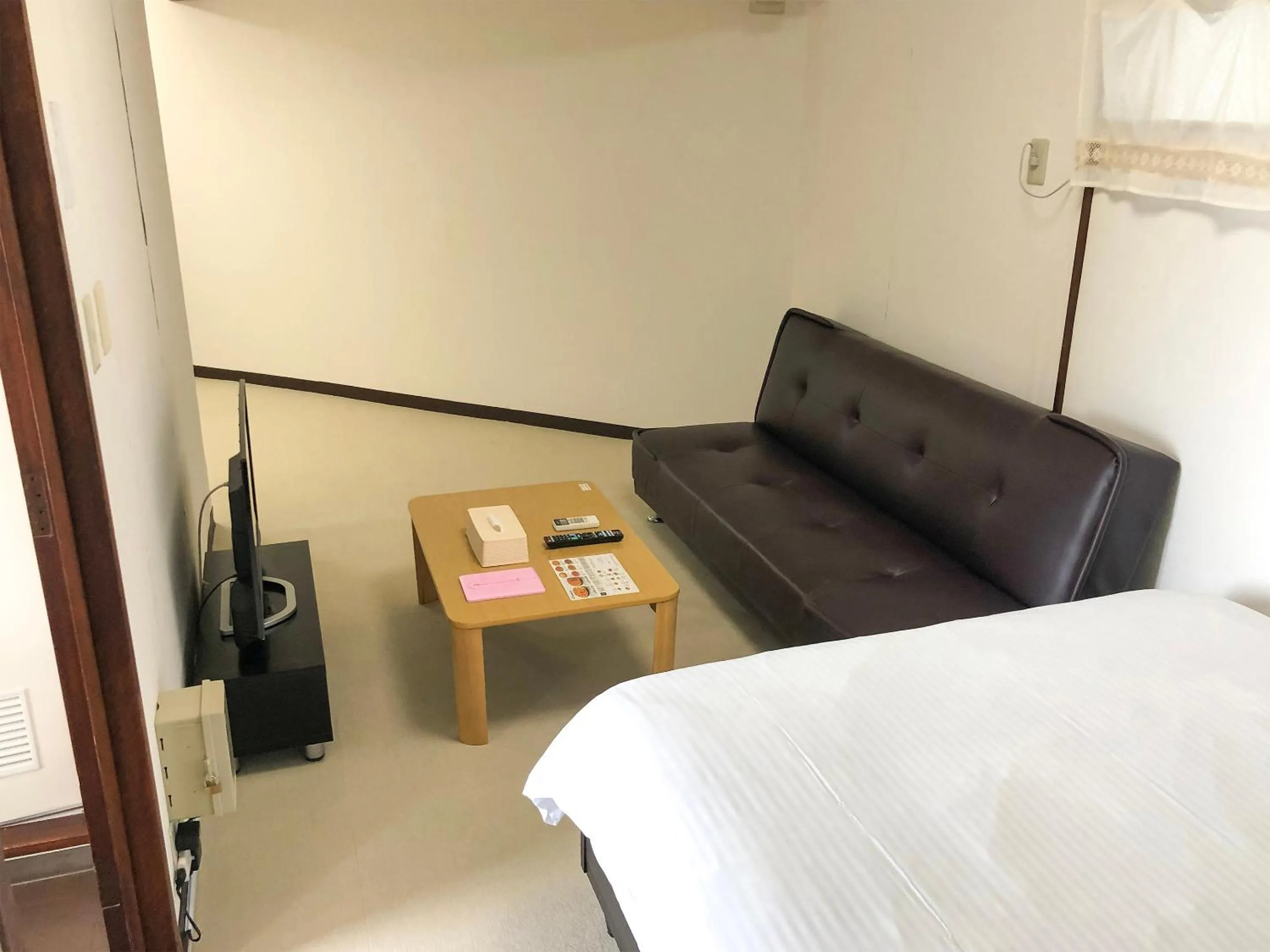 Photo of the whole room in Sunset Hills Inn Naha