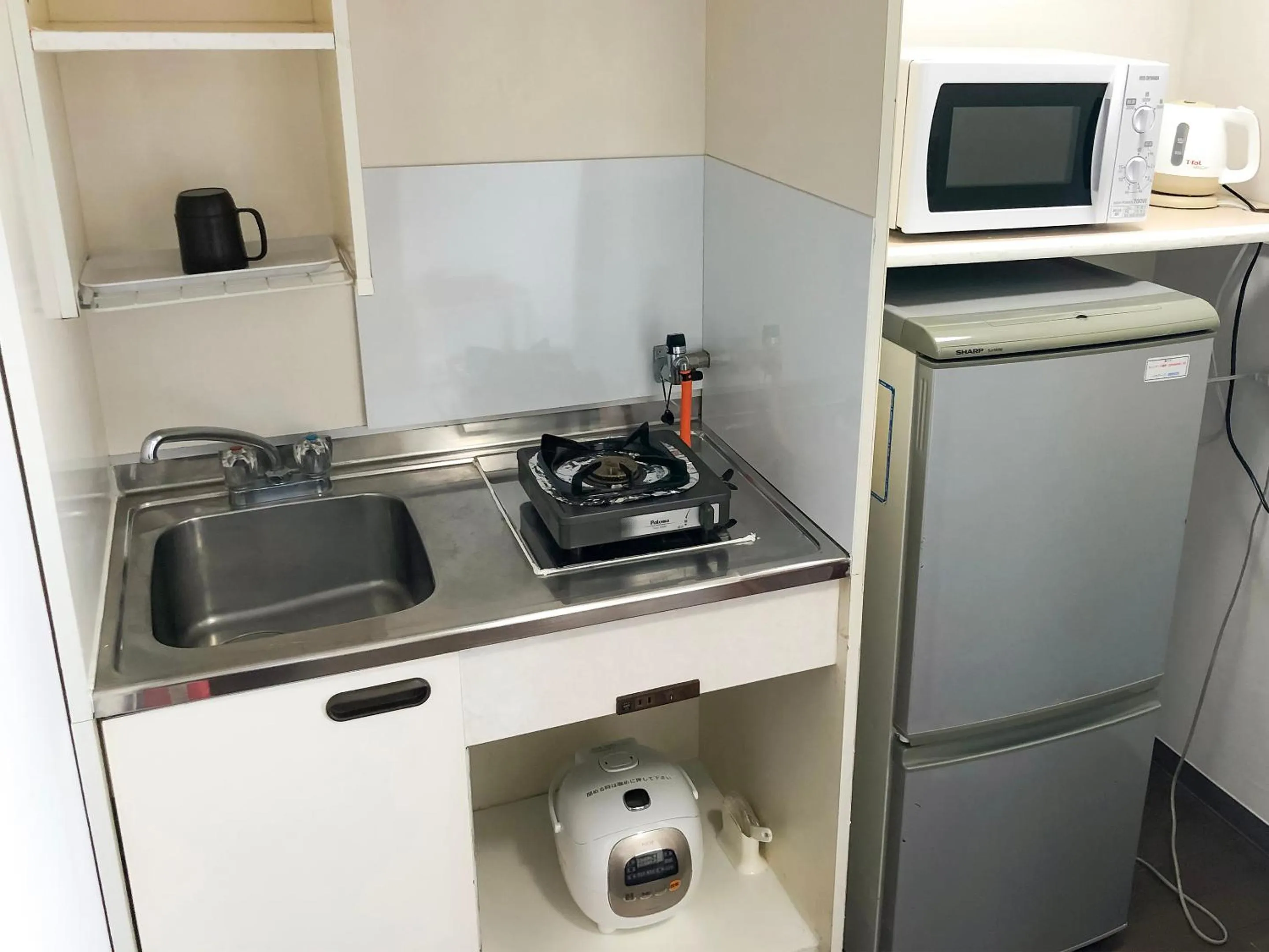 Kitchen or kitchenette in Sunset Hills Inn Naha