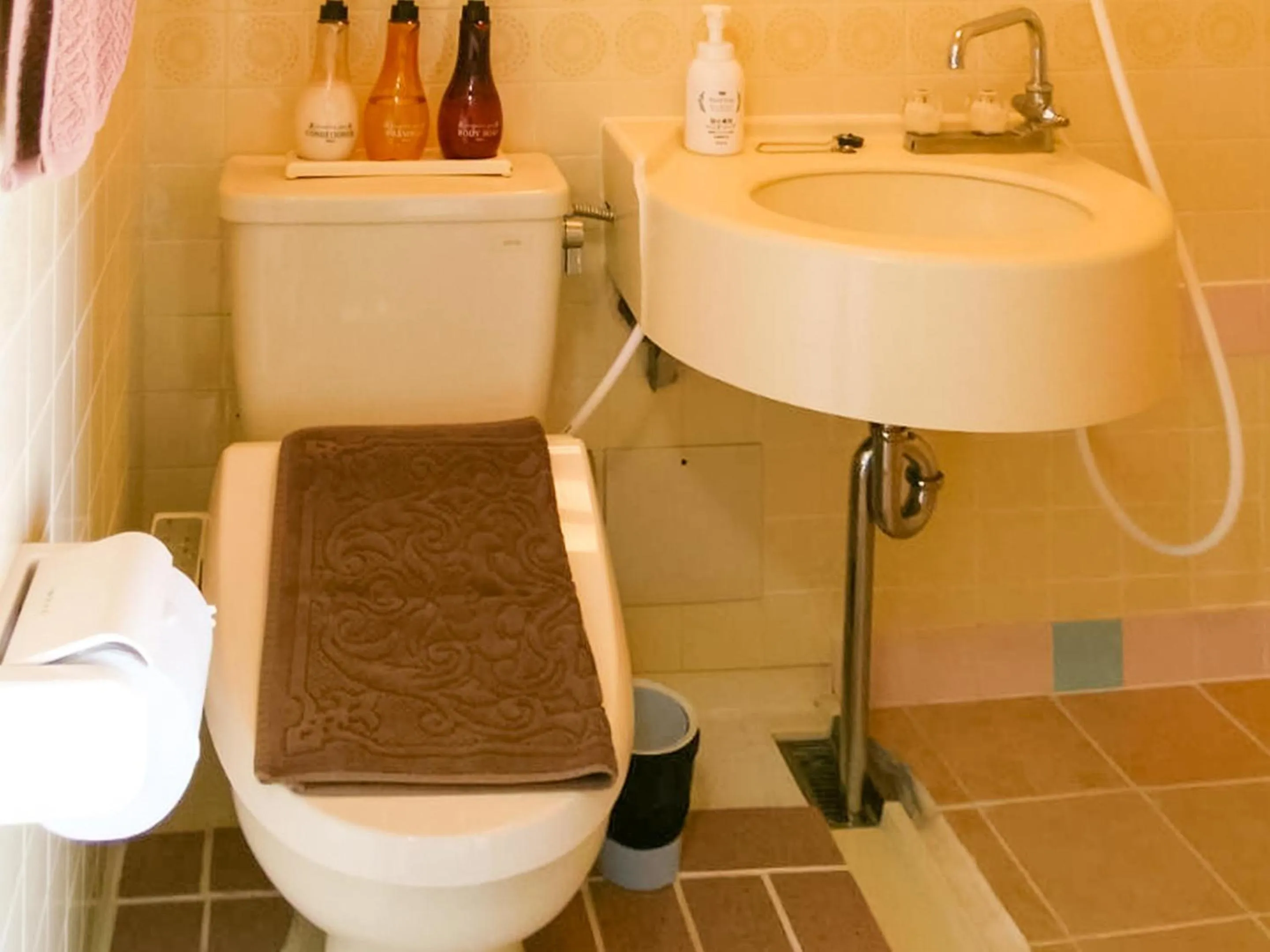 Bathroom in Sunset Hills Inn Naha