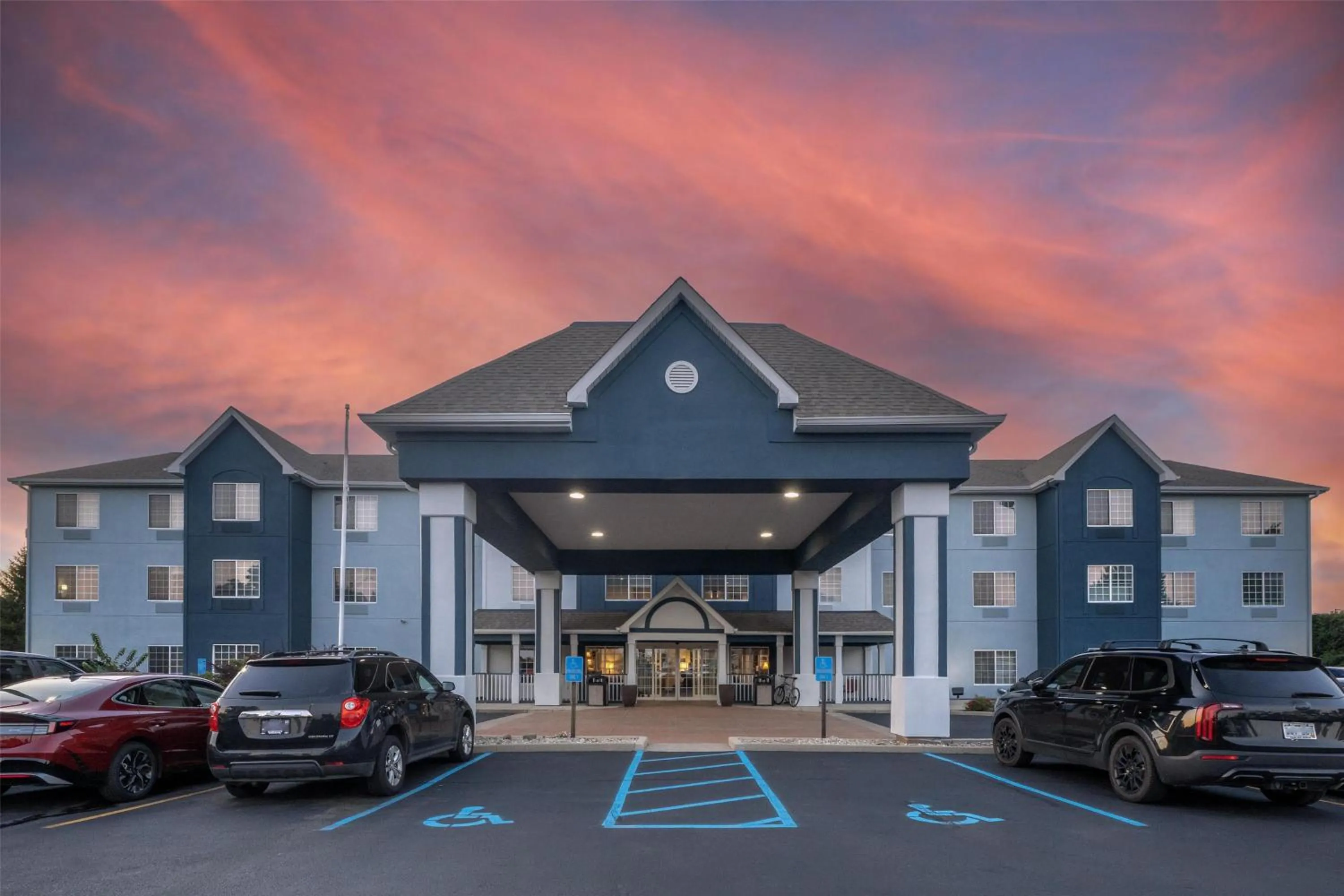 Property building in Best Western Fort Wayne Inn & Suites North