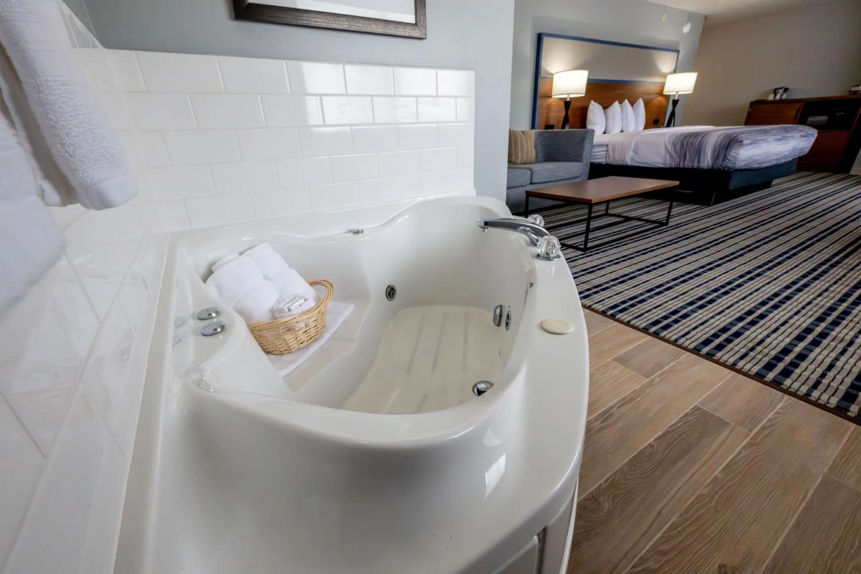 Hot Tub, Bed in AmericInn by Wyndham Sturgeon Bay