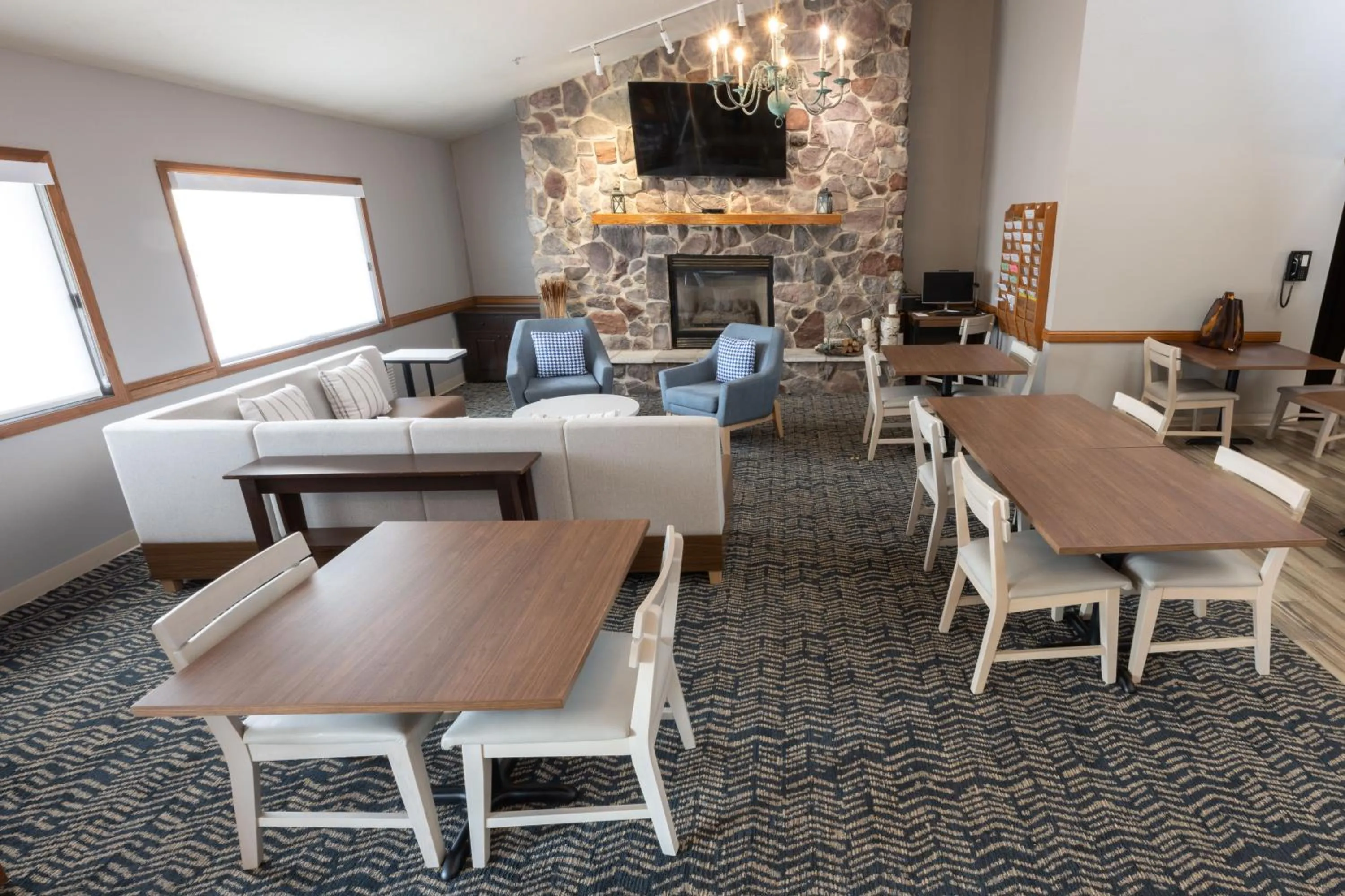 Lobby or reception in AmericInn by Wyndham Sturgeon Bay